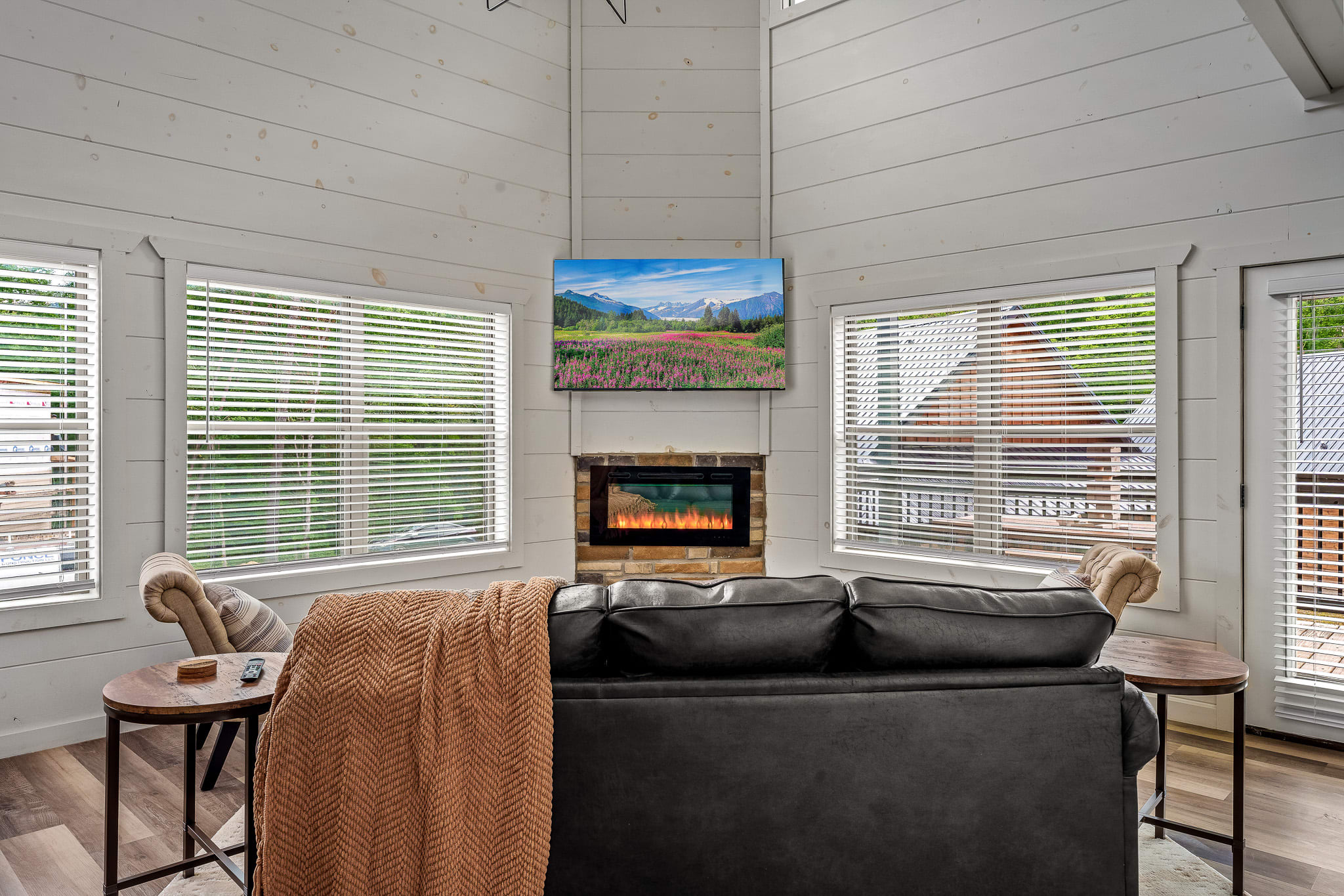 Indoor Pool + Game Room + 10MI to Great Smoky