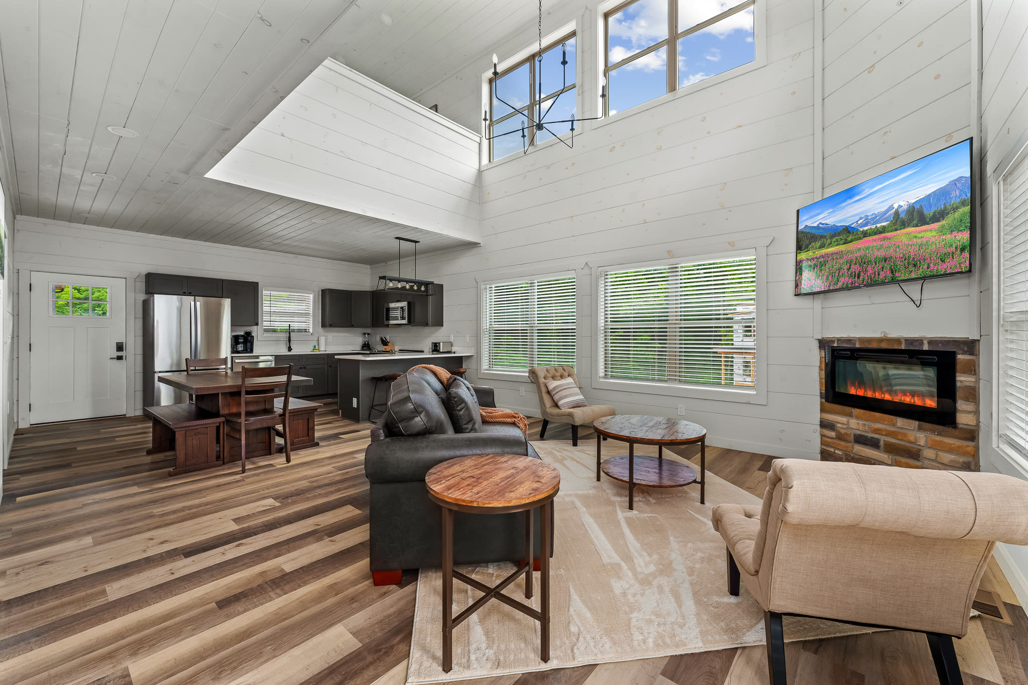 Indoor Pool + Game Room + 10MI to Great Smoky