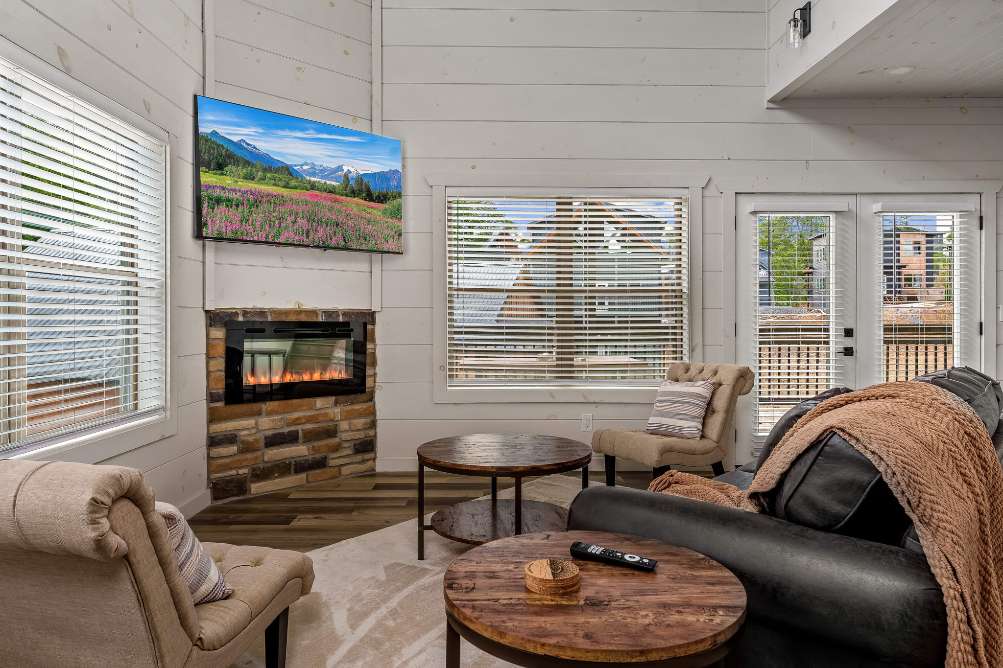 Indoor Pool + Game Room + 10MI to Great Smoky