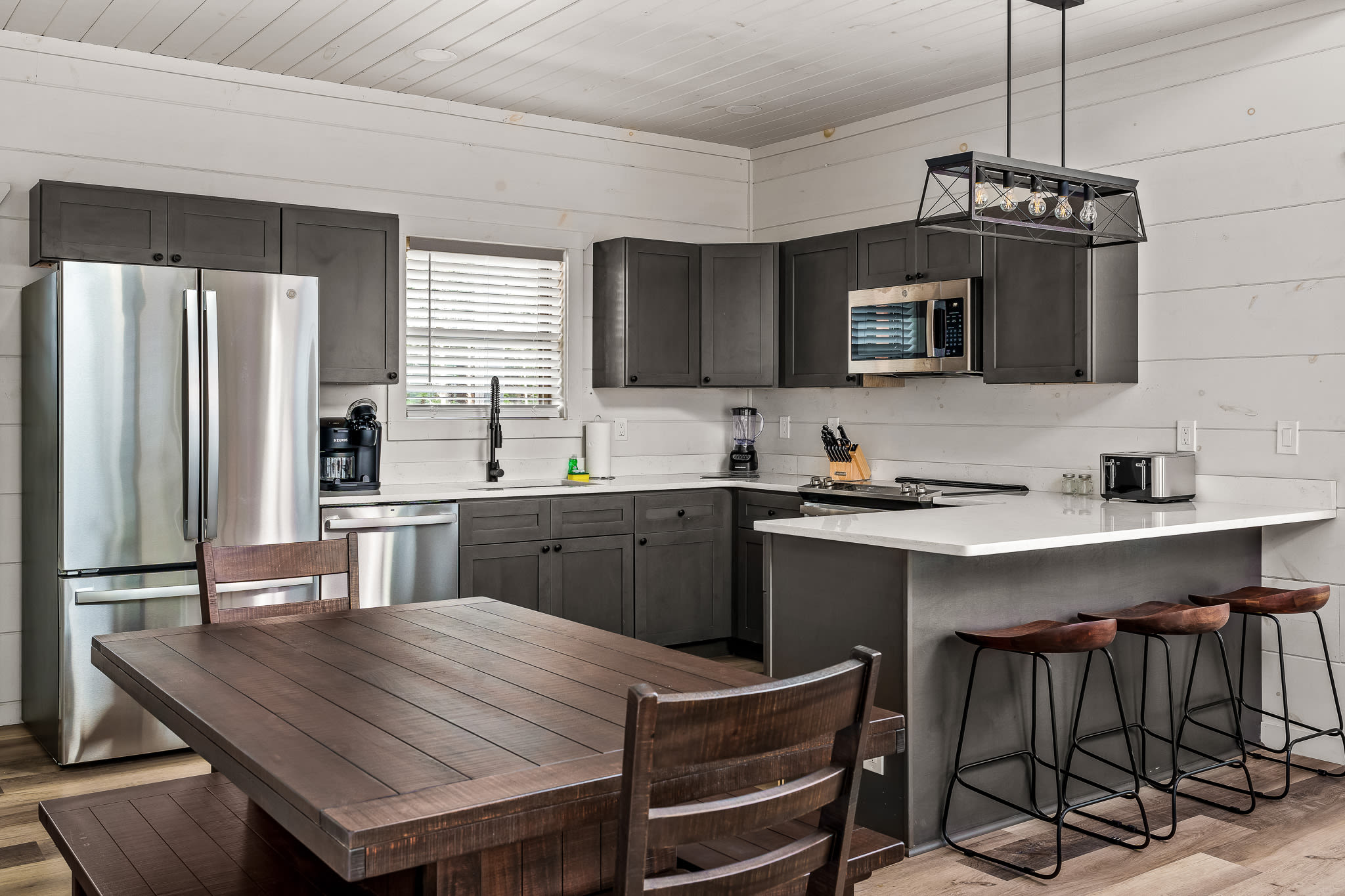 Indoor Pool + Game Room + 10MI to Great Smoky