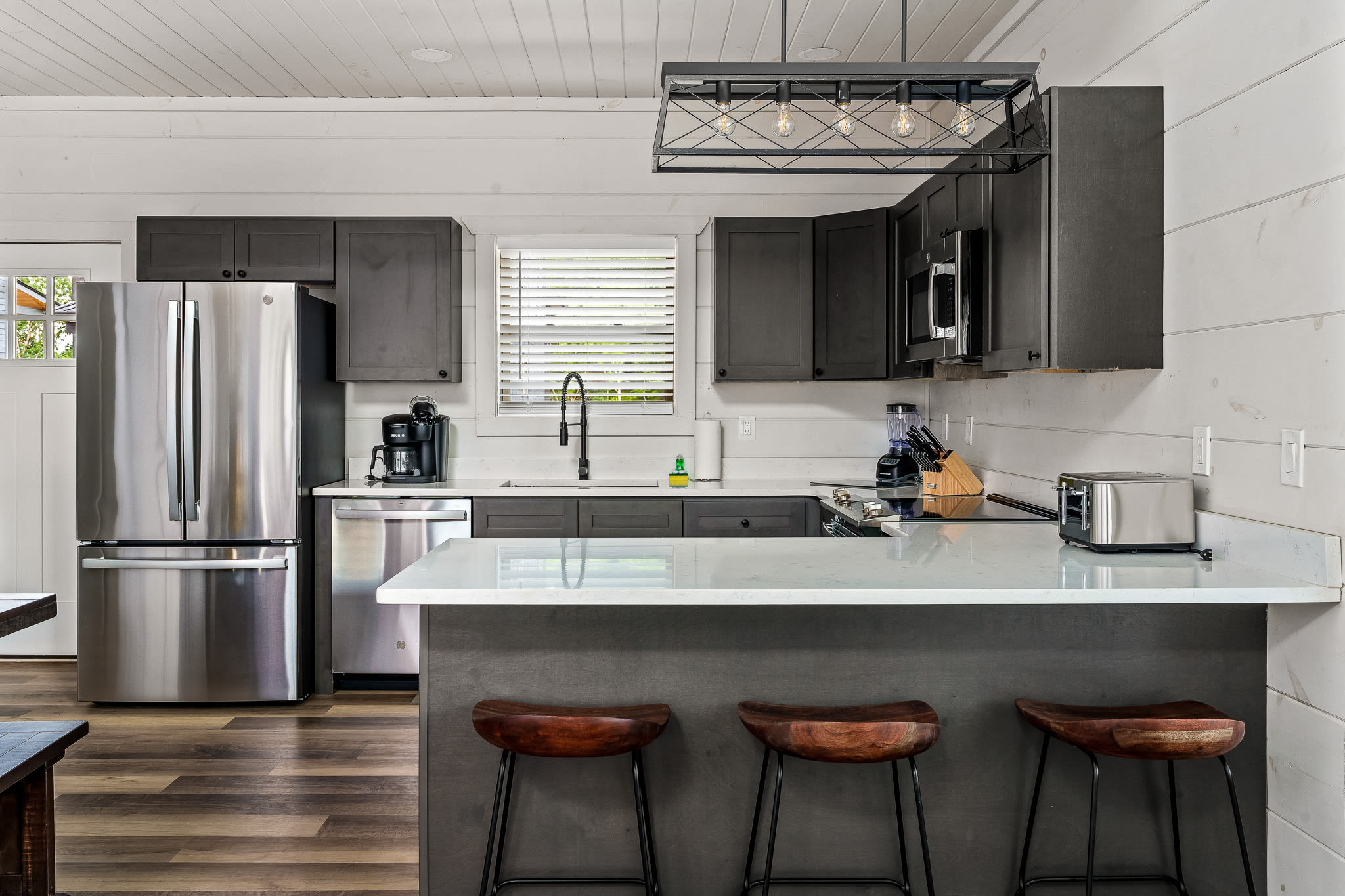 Indoor Pool + Game Room + 10MI to Great Smoky