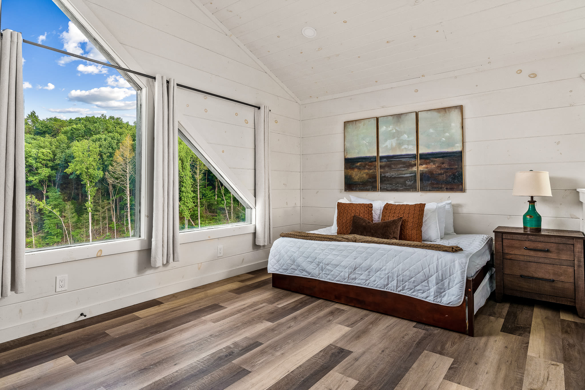 Indoor Pool + Game Room + 10MI to Great Smoky