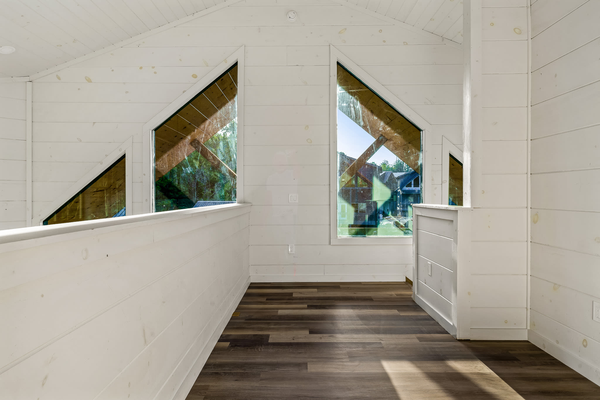 Indoor Pool + Game Room + 10MI to Great Smoky