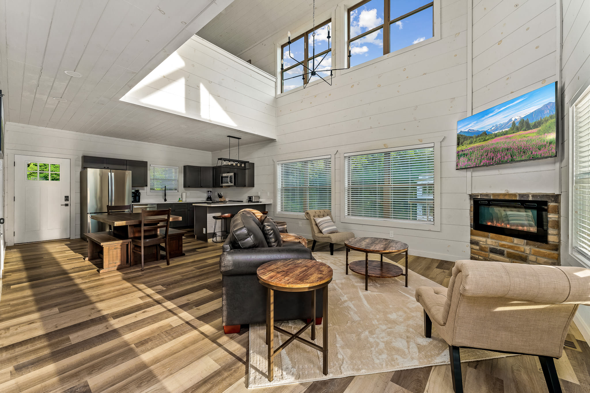 Indoor Pool + Game Room + 10MI to Great Smoky