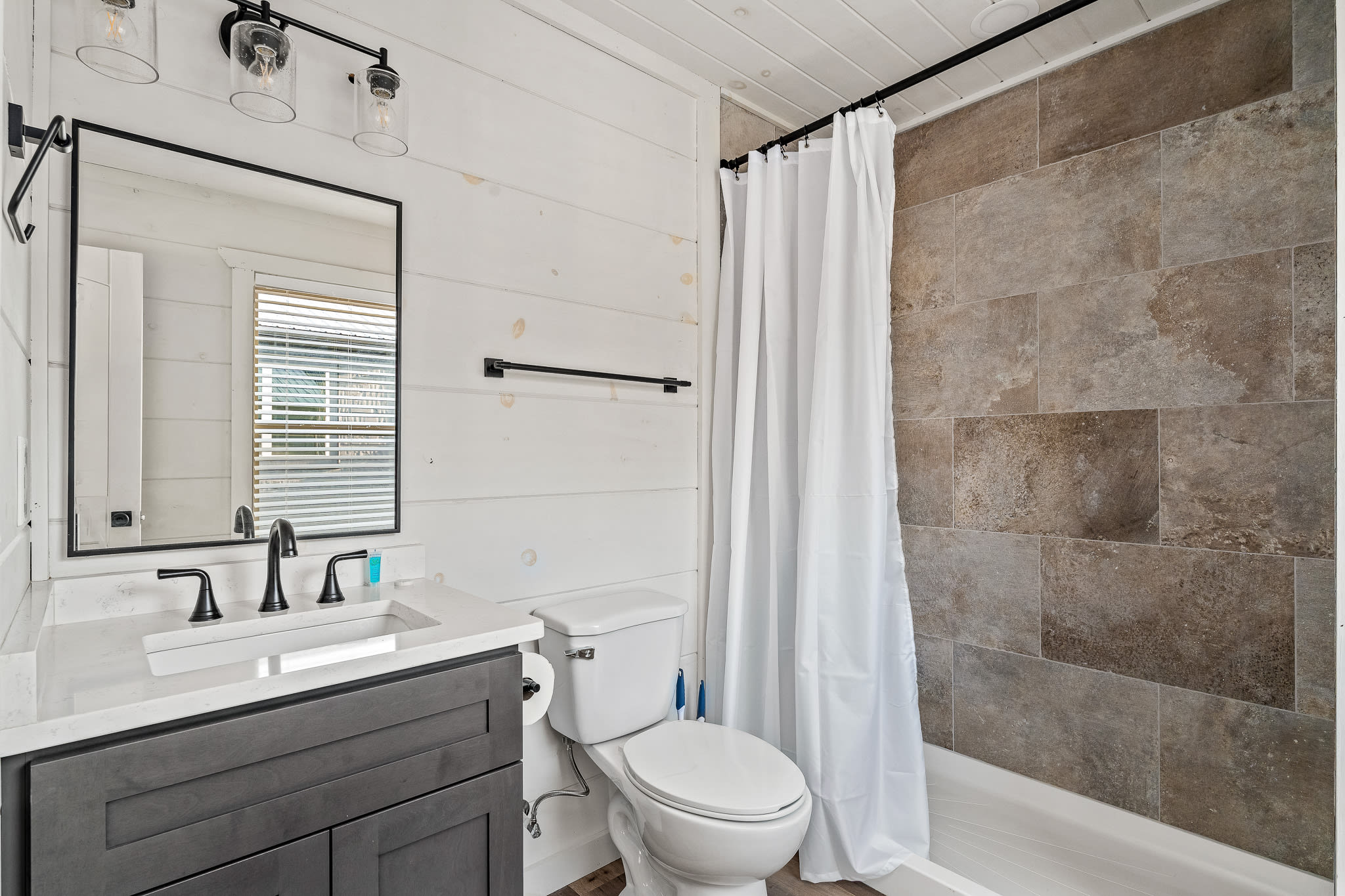 Indoor Pool + Game Room + 10MI to Great Smoky