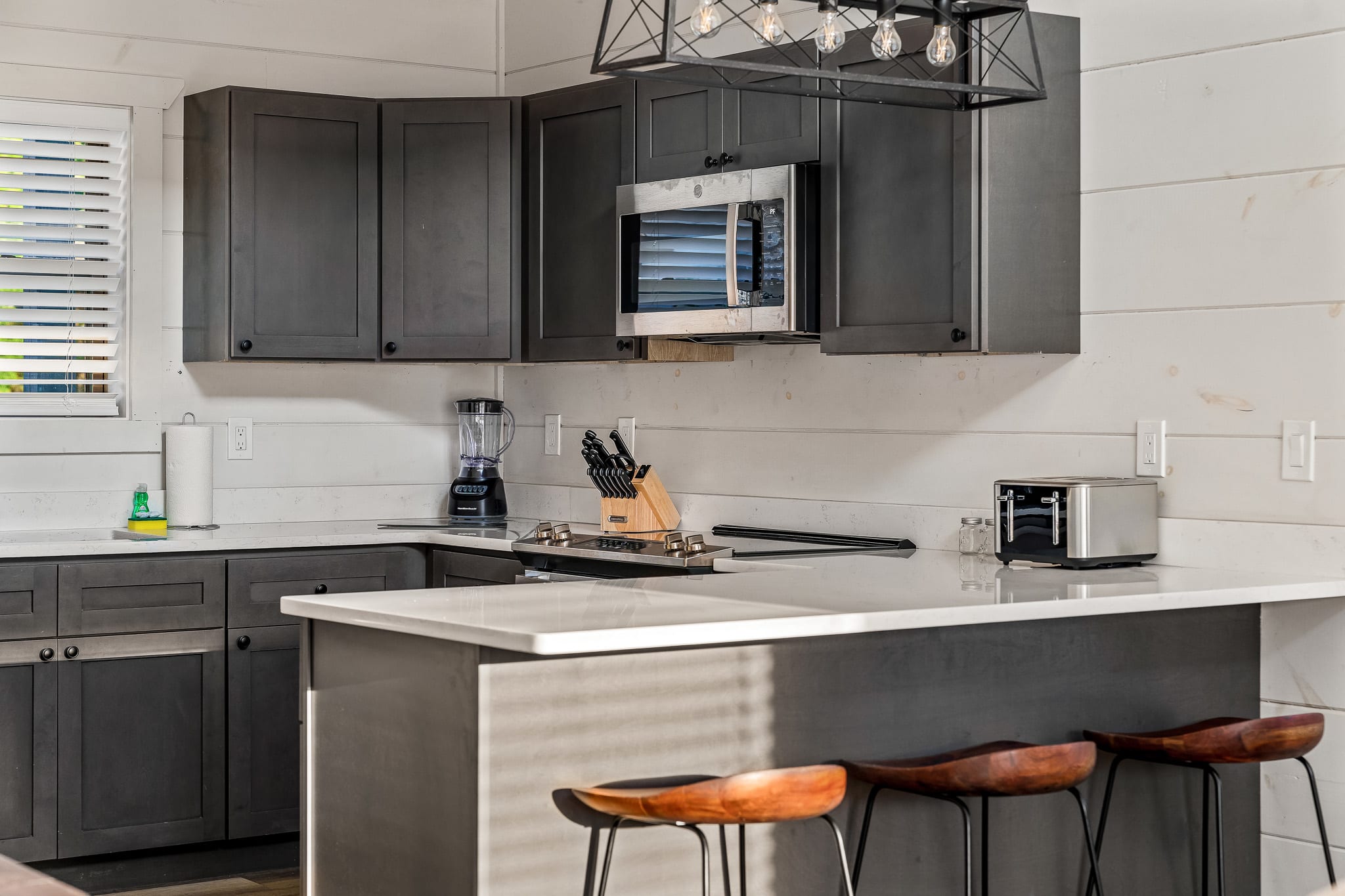 Indoor Pool + Game Room + 10MI to Great Smoky