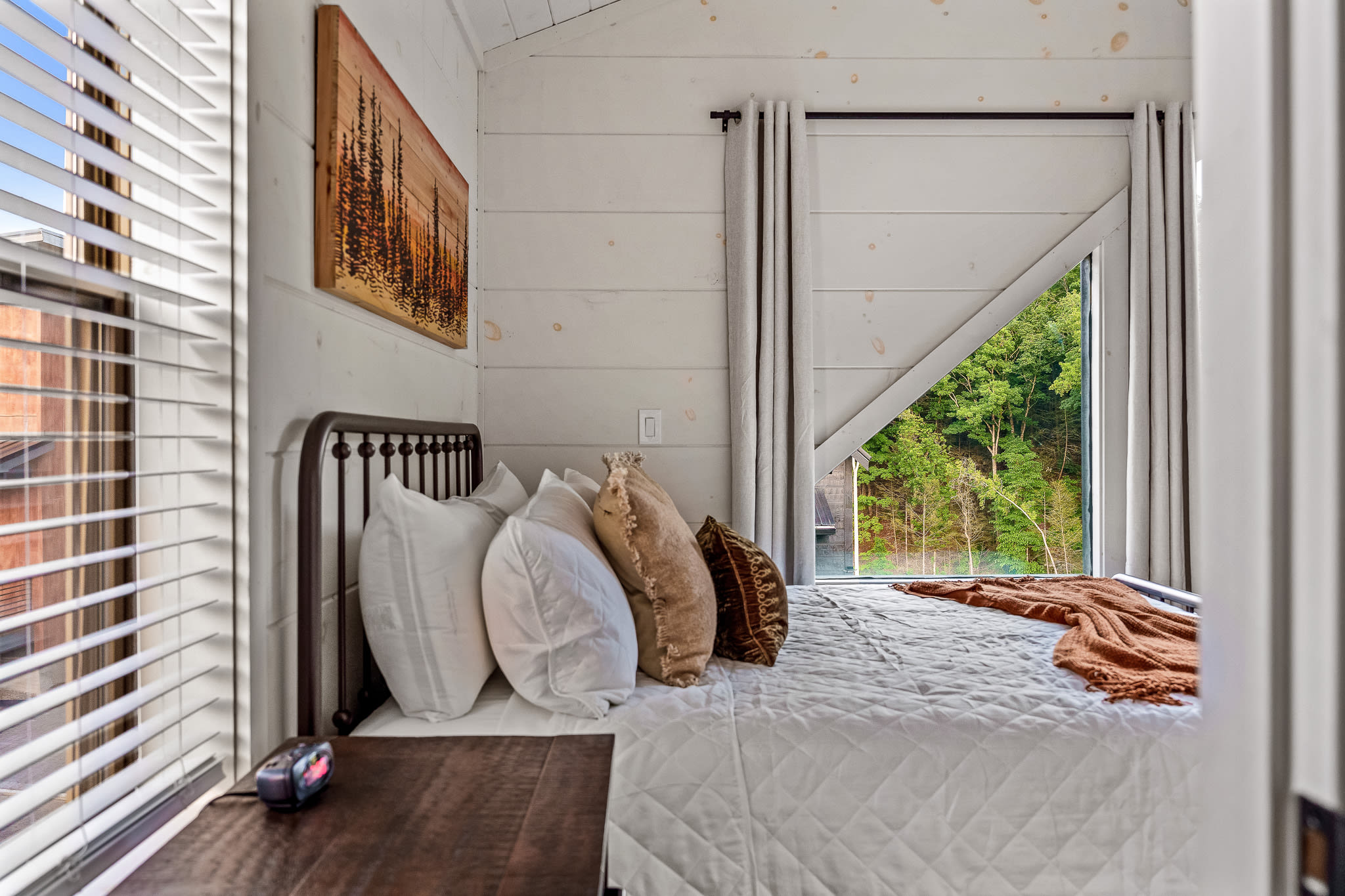 Indoor Pool + Game Room + 10MI to Great Smoky