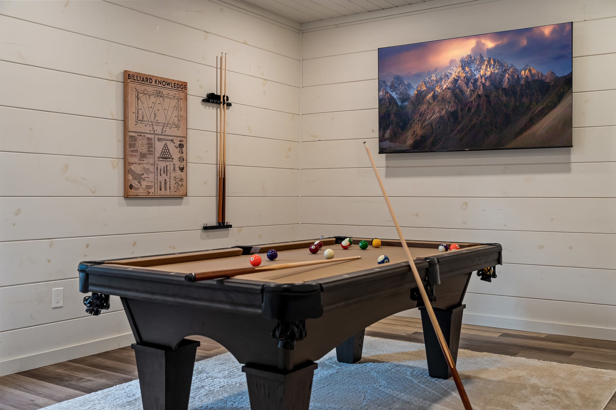 Indoor Pool + Game Room + 10MI to Great Smoky