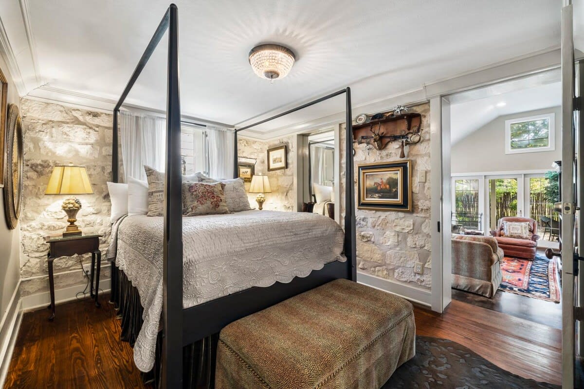 2 Bedroom Haus | 2 Blocks from Main St
