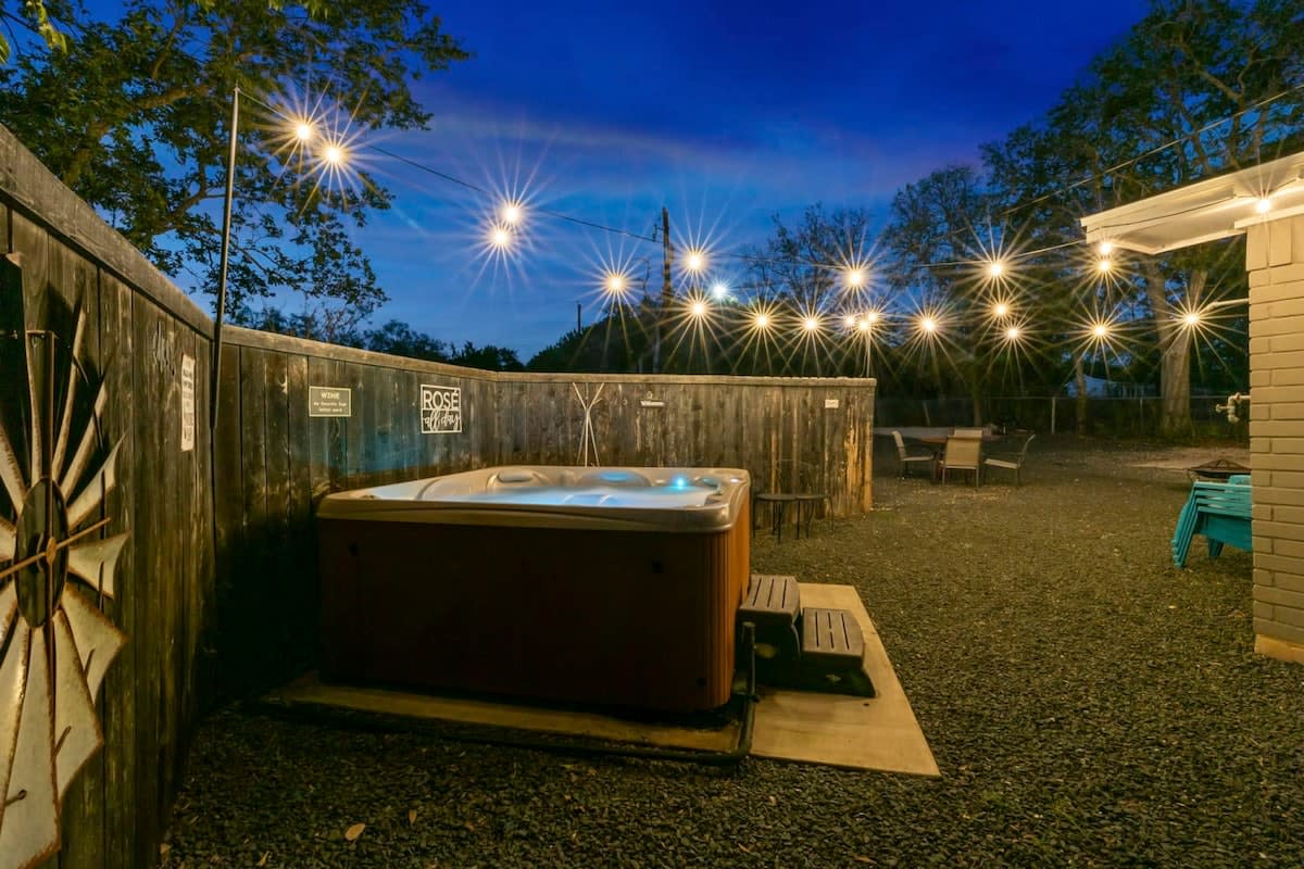 3 Bedroom Home - Hot Tub | Firepit | Game room