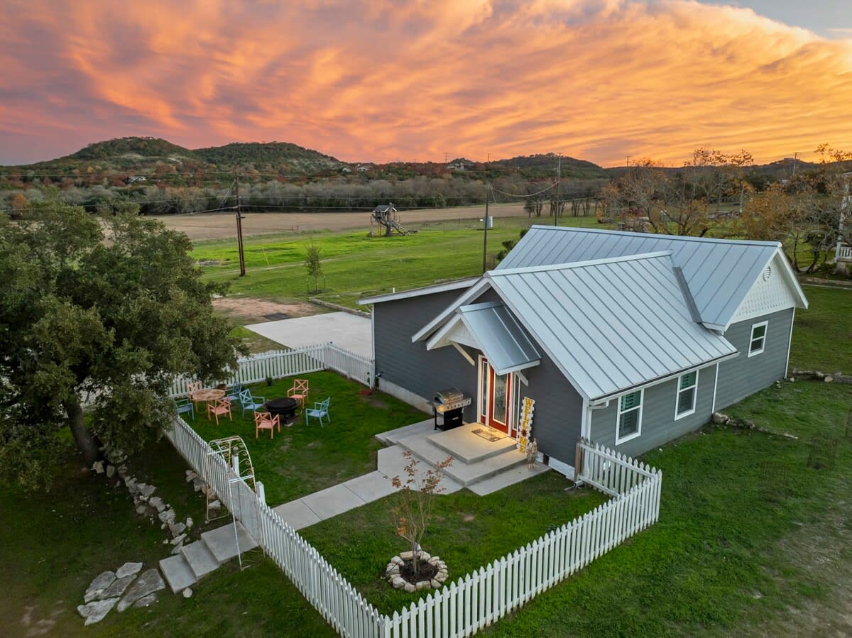 Historic 1 BR Cottage | Mountain Views | Firepit — Boerne, TX — vacation rental