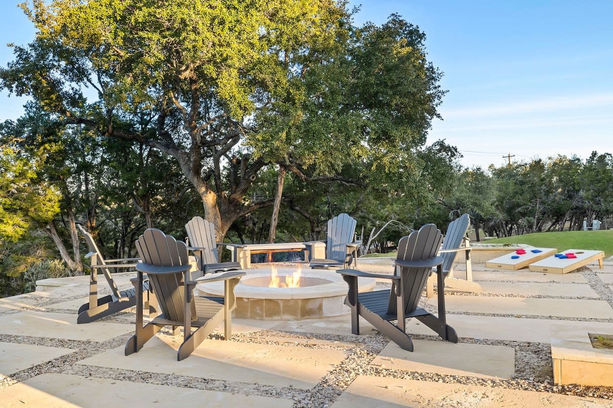 Villa 2 | 2BR | Firepit | Pool | Hot tub |Cornhole 2