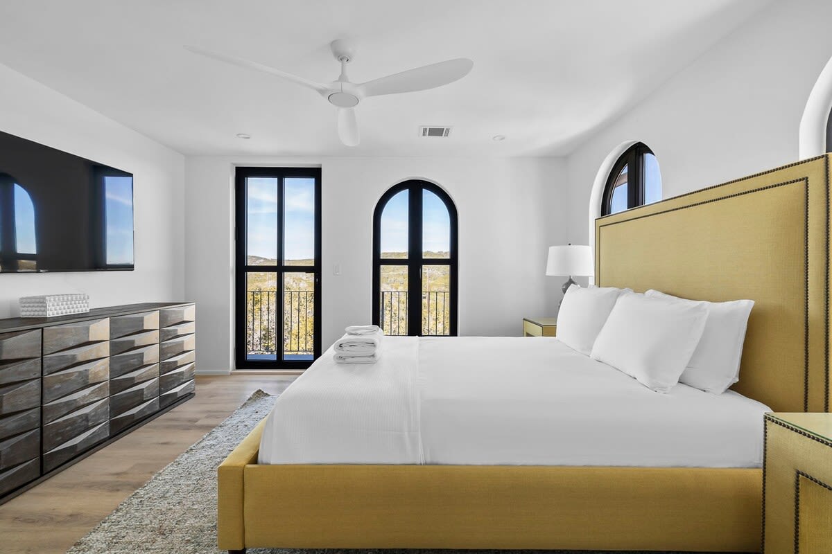 Villa 2 | 2BR | Firepit | Pool | Hot tub |Cornhole 6