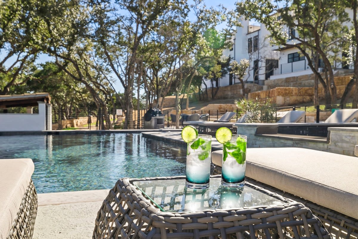 Villa 3 | 2BR | Firepit | Pool | Hot tub | Yoga — Spicewood, TX — vacation rental