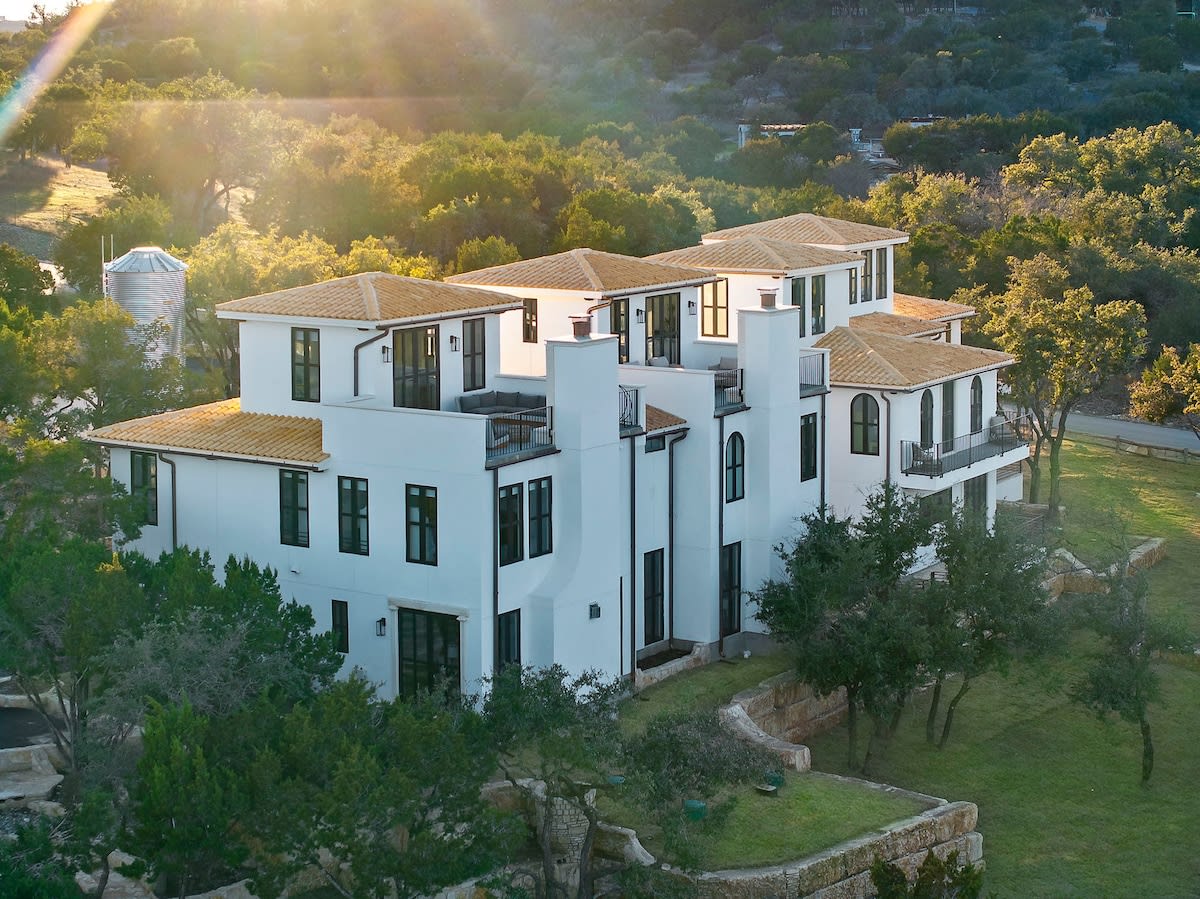 Villa 4 | 3BR | Firepit | Pool | Hot tub |Cornhole 2