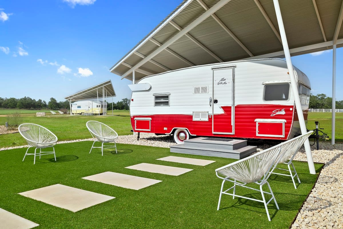 Miss Willie | Glamping | Pool | Outdoor Fireplace