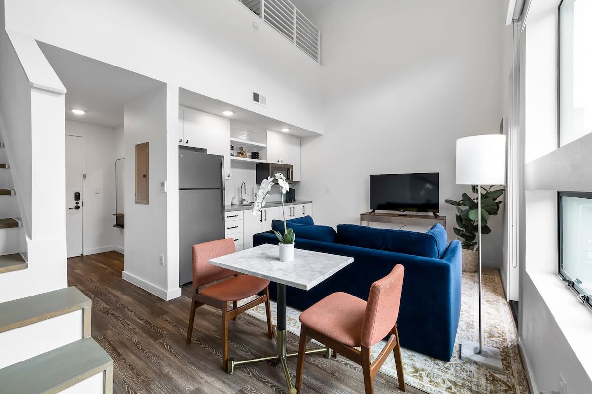 Charming DT ATX Loft | Near Rainey St | Parking β Austin, TX β vacation rental