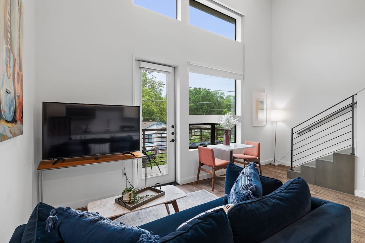Prime Loft Near Rainey St | Balcony | DT ATX β Austin, TX β vacation rental
