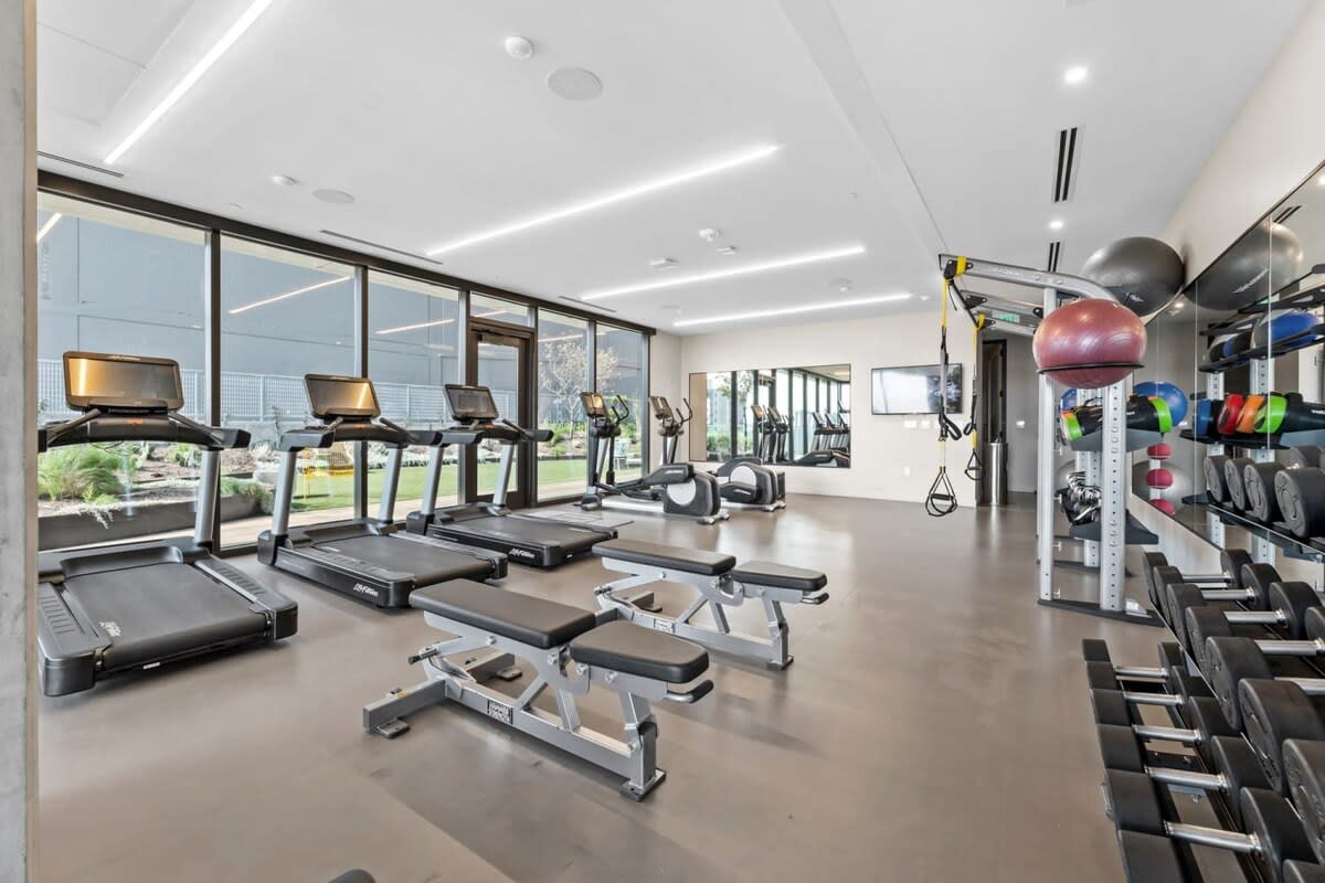 High-Rise Condo | Mins to Rainey St | Pool | Gym 4