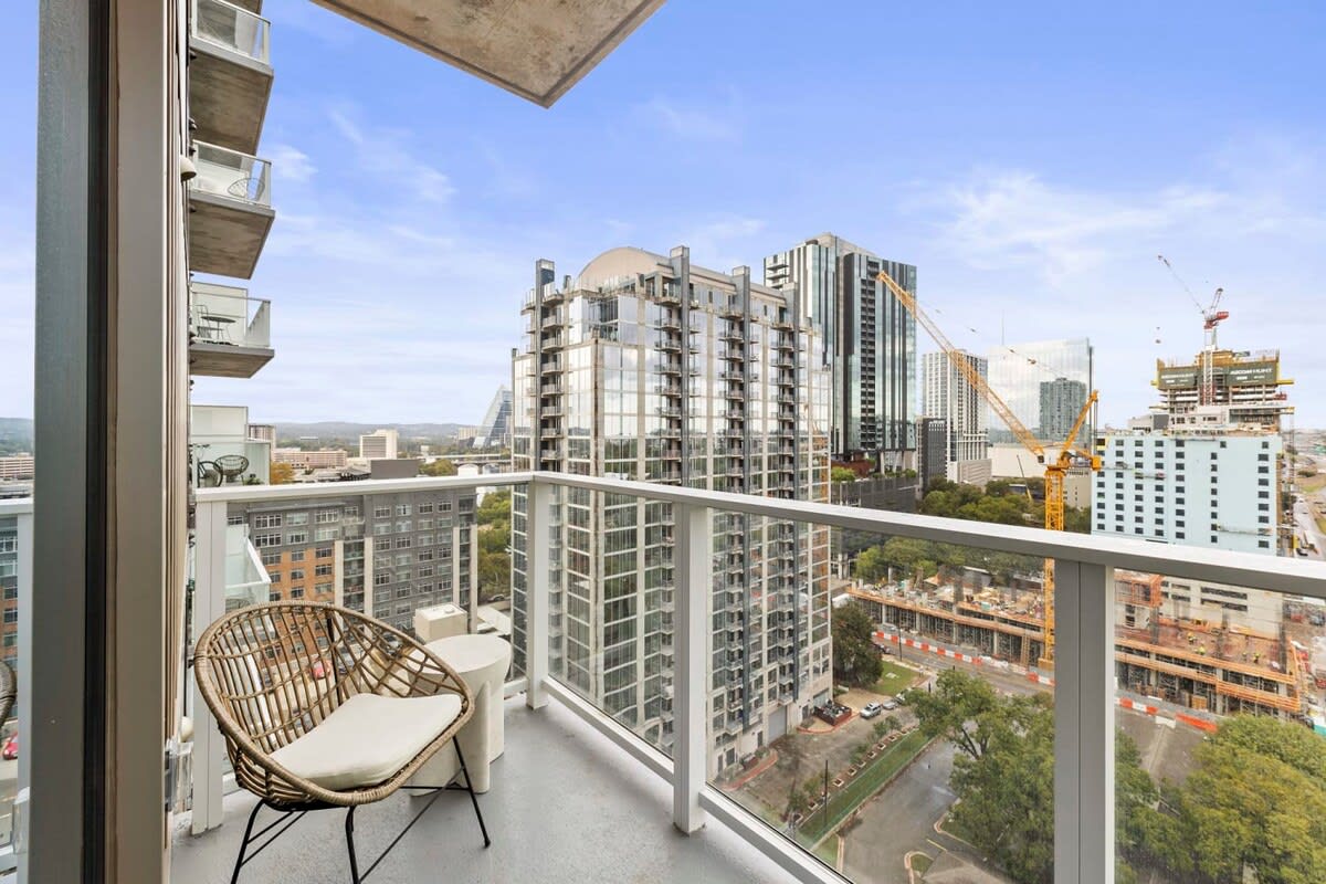 High-Rise Condo | Mins to Rainey St | Pool | Gym 5