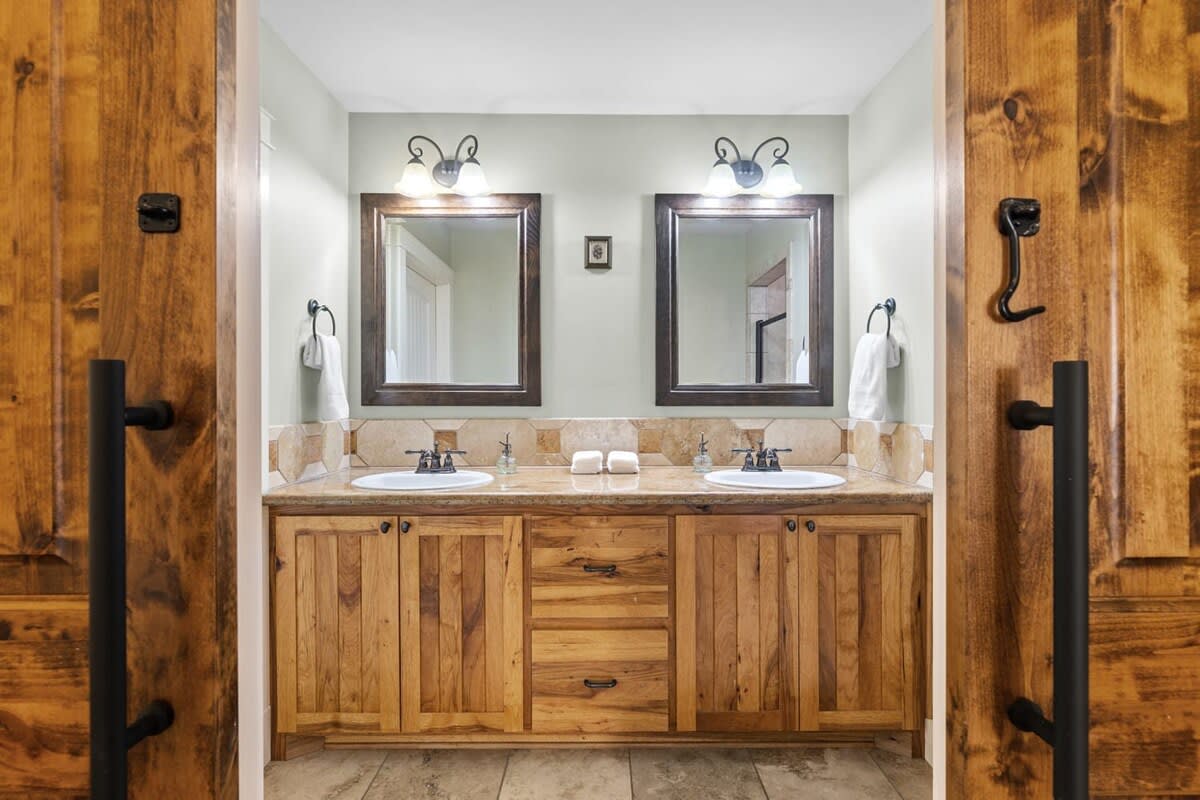 Home Near Main St | 4BR | Hot Tub | Private Yard 4