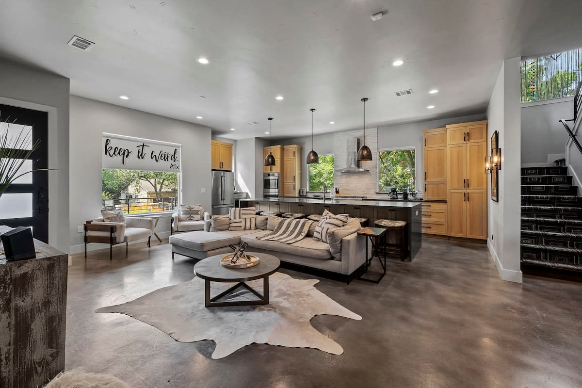 South Lamar Wellness Haven | Sauna | Hot Tub | BBQ 3