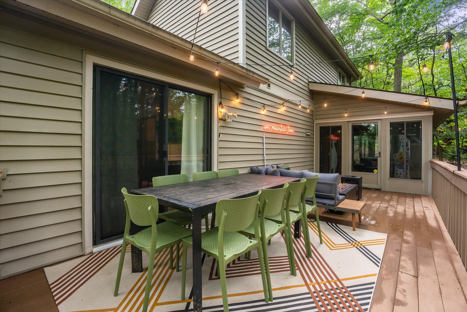 Game Room! Hot Tub~ Mins to Slopes~ Fire Pit 6