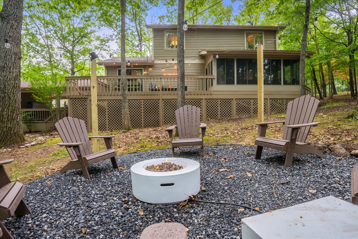 Game Room! Hot Tub~ Mins to Slopes~ Fire Pit 4