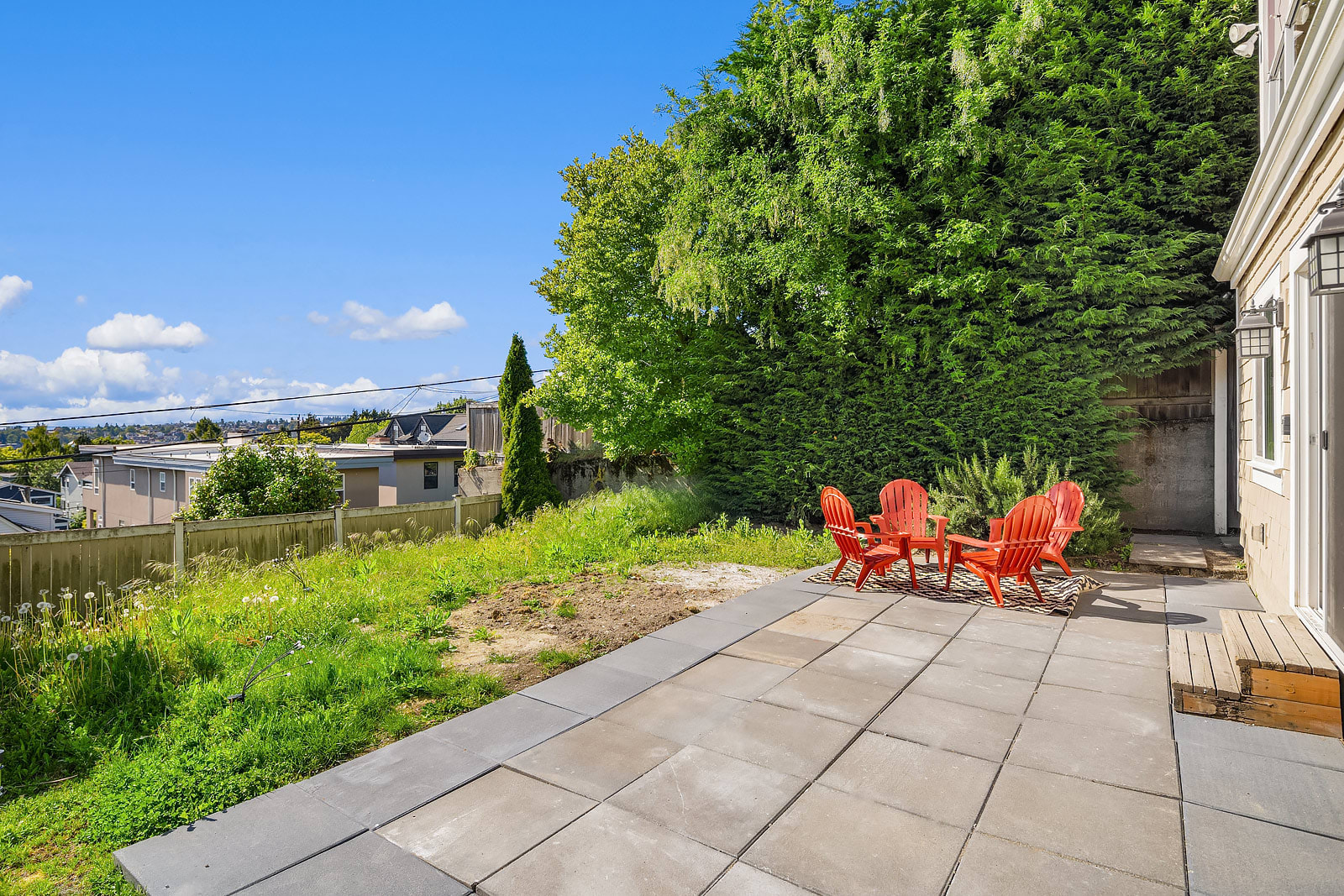 Queen Anne Basement, Sun Soaked Yard, Elliott bay
