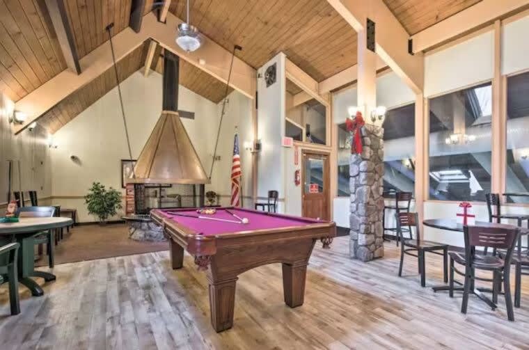 Pocono Log Cabin |Gold Star Community |