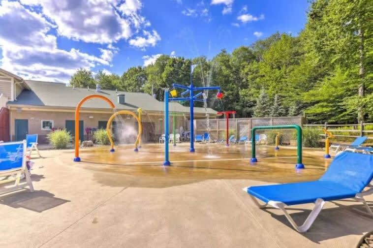 Evergreen Lodge | Hot Tub | Wi-Fi | Fireplace