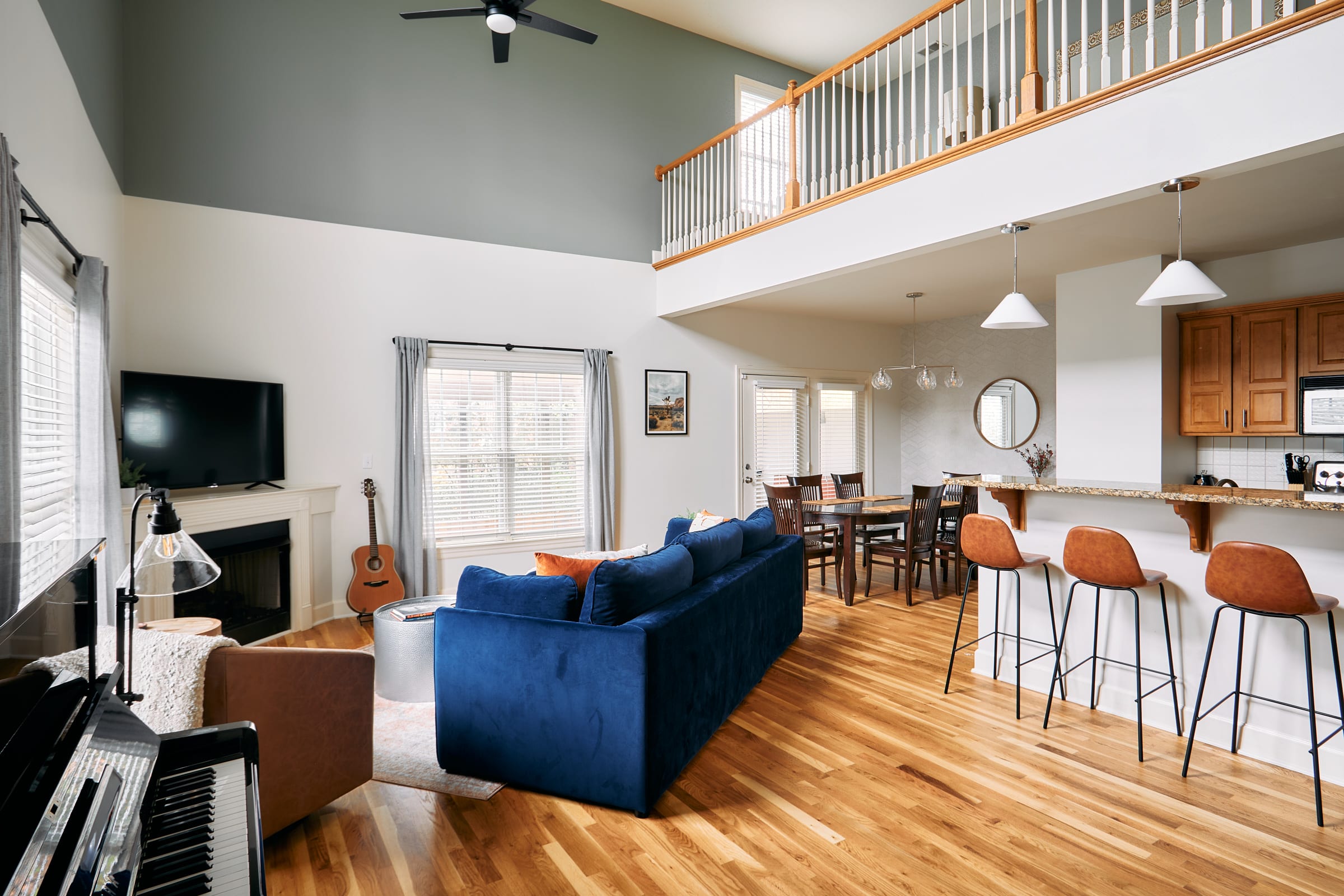 3 Bed Home in Quiet Neighborhood by Vandy, Parking,Screened In Patio, Workspace, Grill, Mins to Downtown, Perfect for Families, 24 Hr Hospitality — Nashville, TN — vacation rental