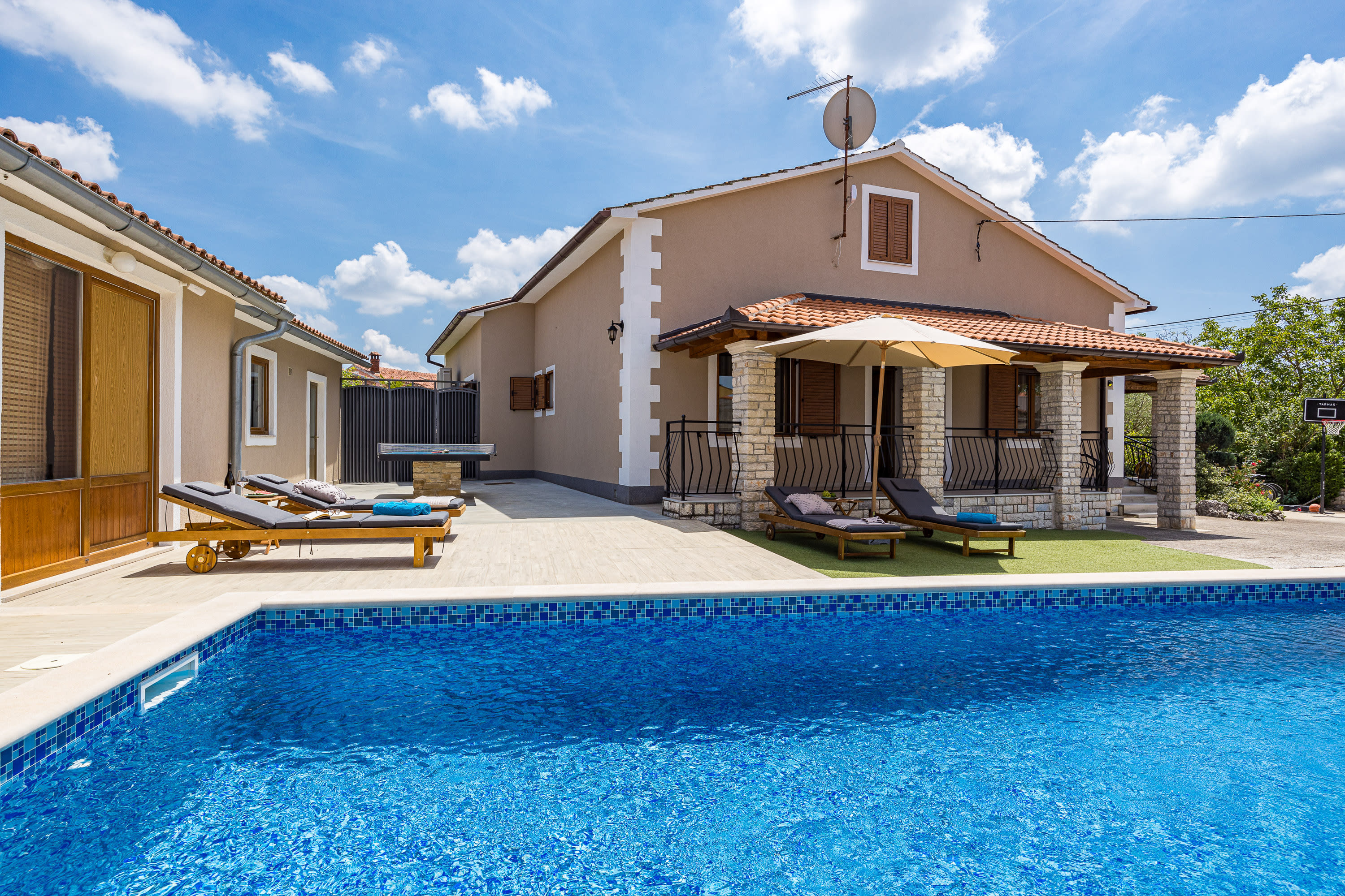 Family Retreat House Begonija with Pool and BBQ — Marići, Istarska županija — vacation rental