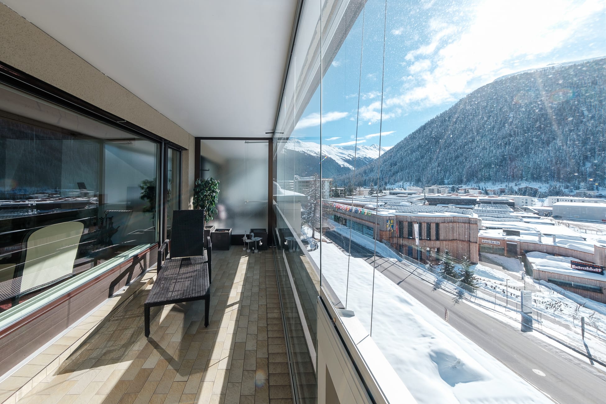 Davos Apartment with Large Scenic Terrace — Davos, Graubünden — vacation rental