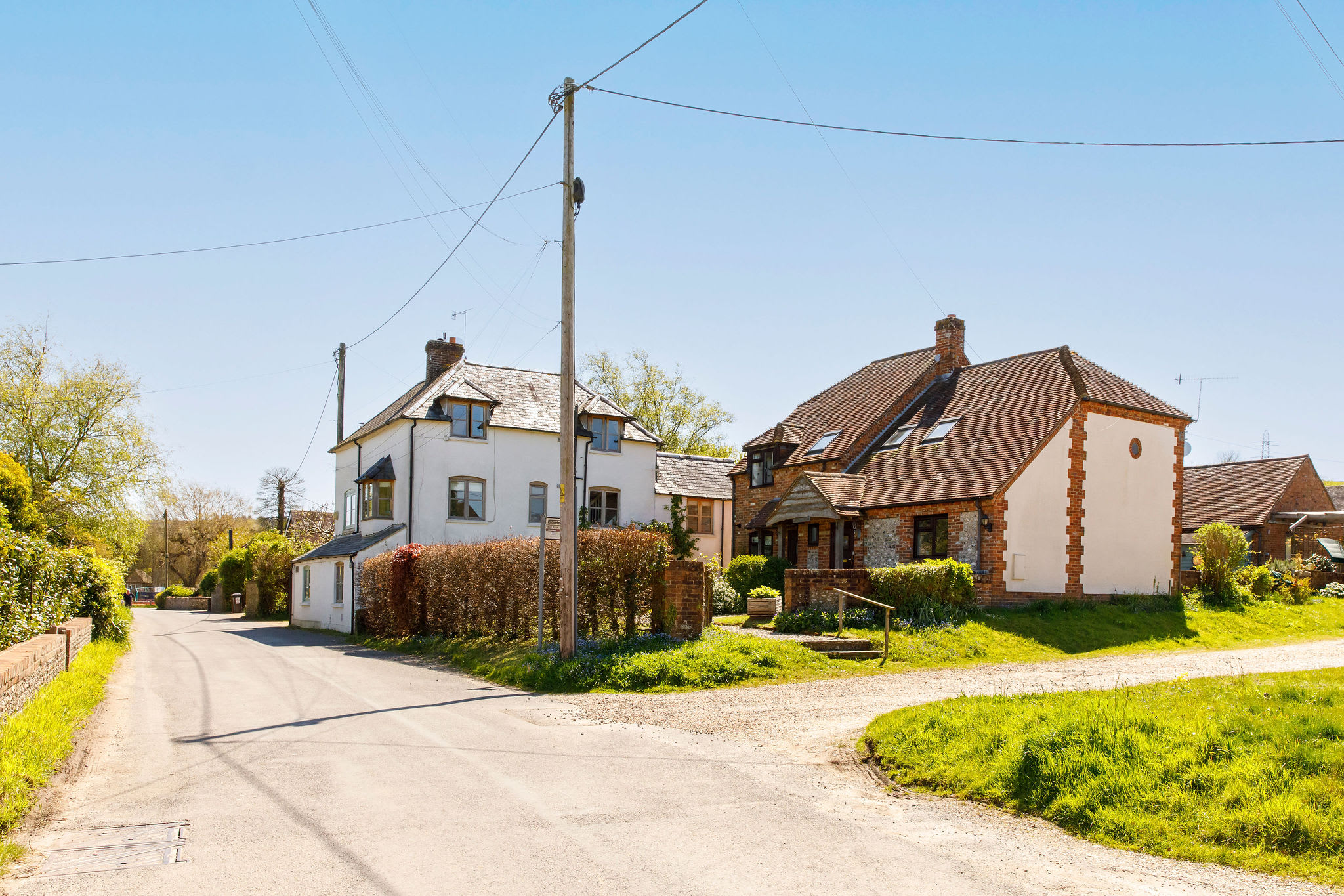Experience the charm of East Dean in this lovely 2-bedroom cottage nestled in the South Downs National Park. Enjoy peaceful countryside views and tranquil surroundings.