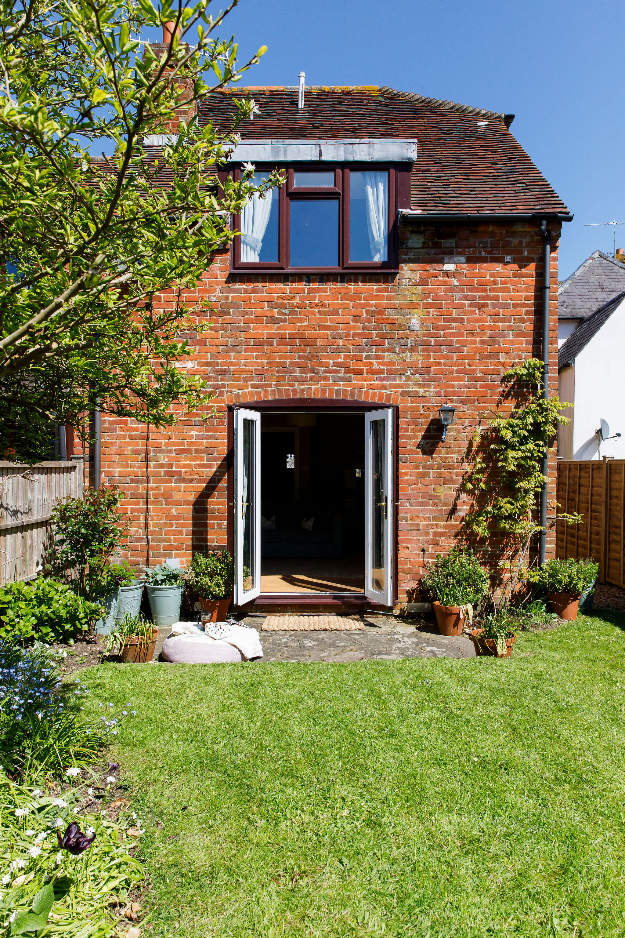 Enjoy the charm of our brick cottage with its inviting French doors leading to the garden. A perfect blend of rustic charm and modern comfort awaits you.