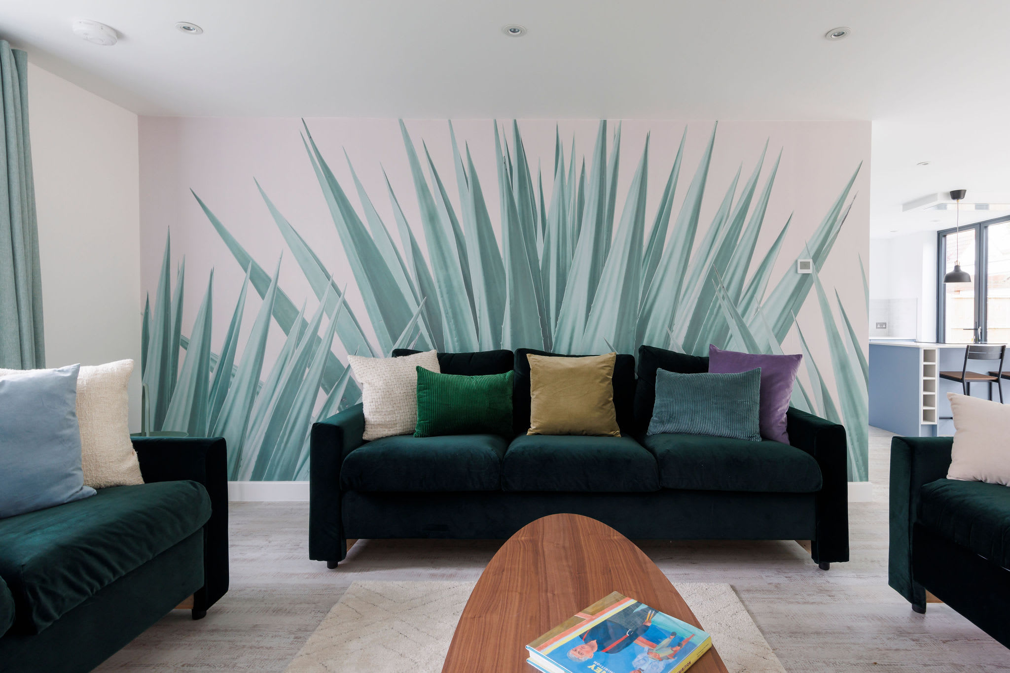 Bright and stylish living room décor