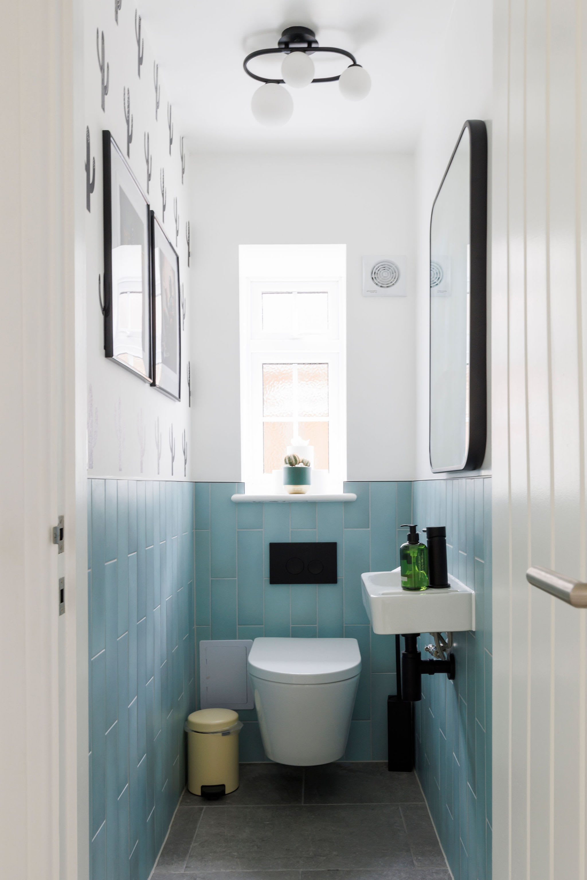 Modern bathroom with all conveniences