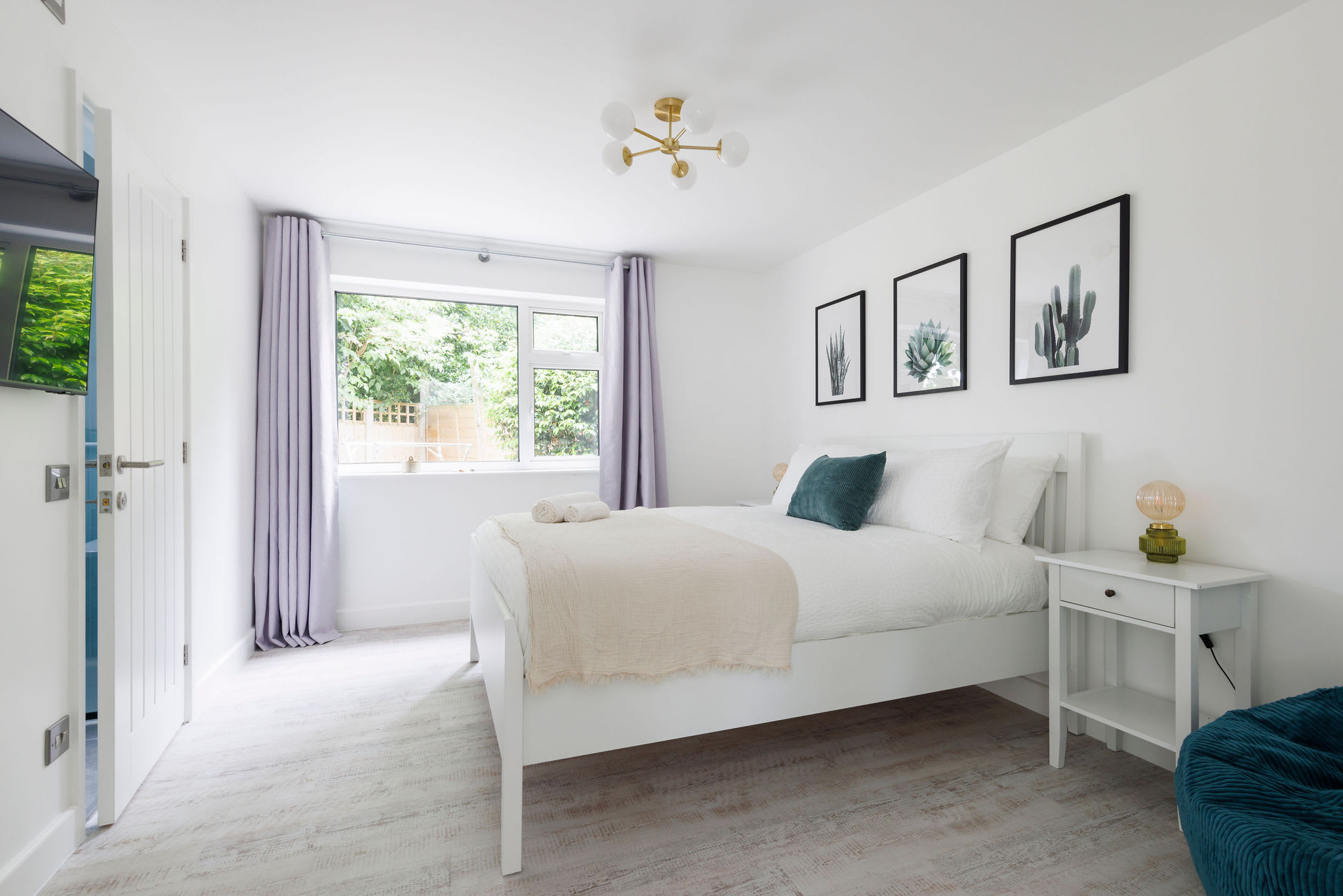 Ground Floor bedroom w King Bed