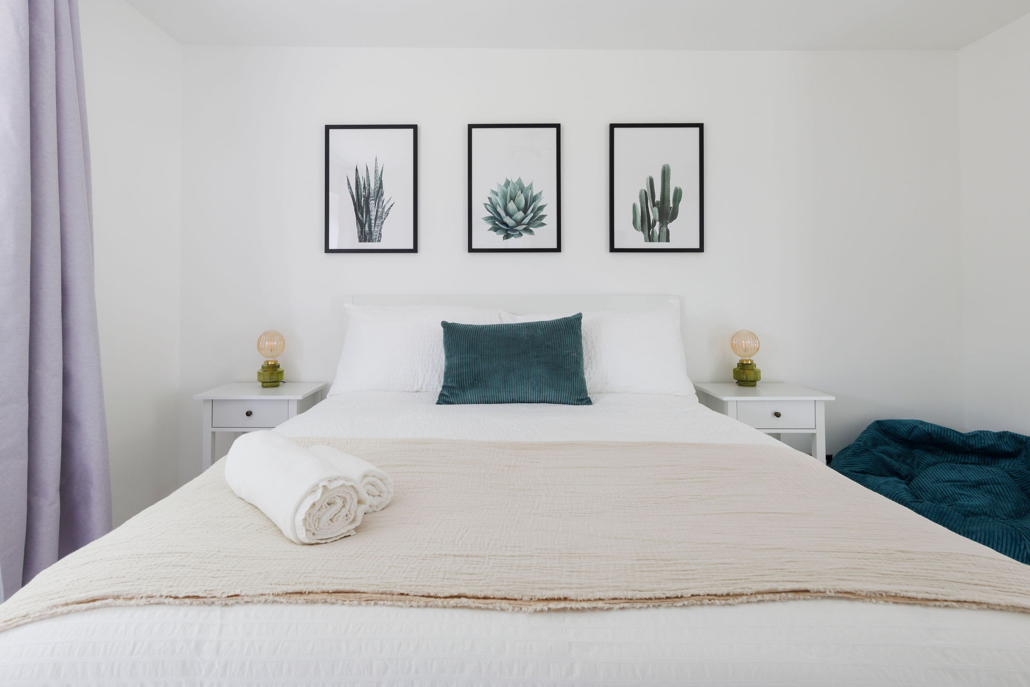 Cosy bed with elegant décor