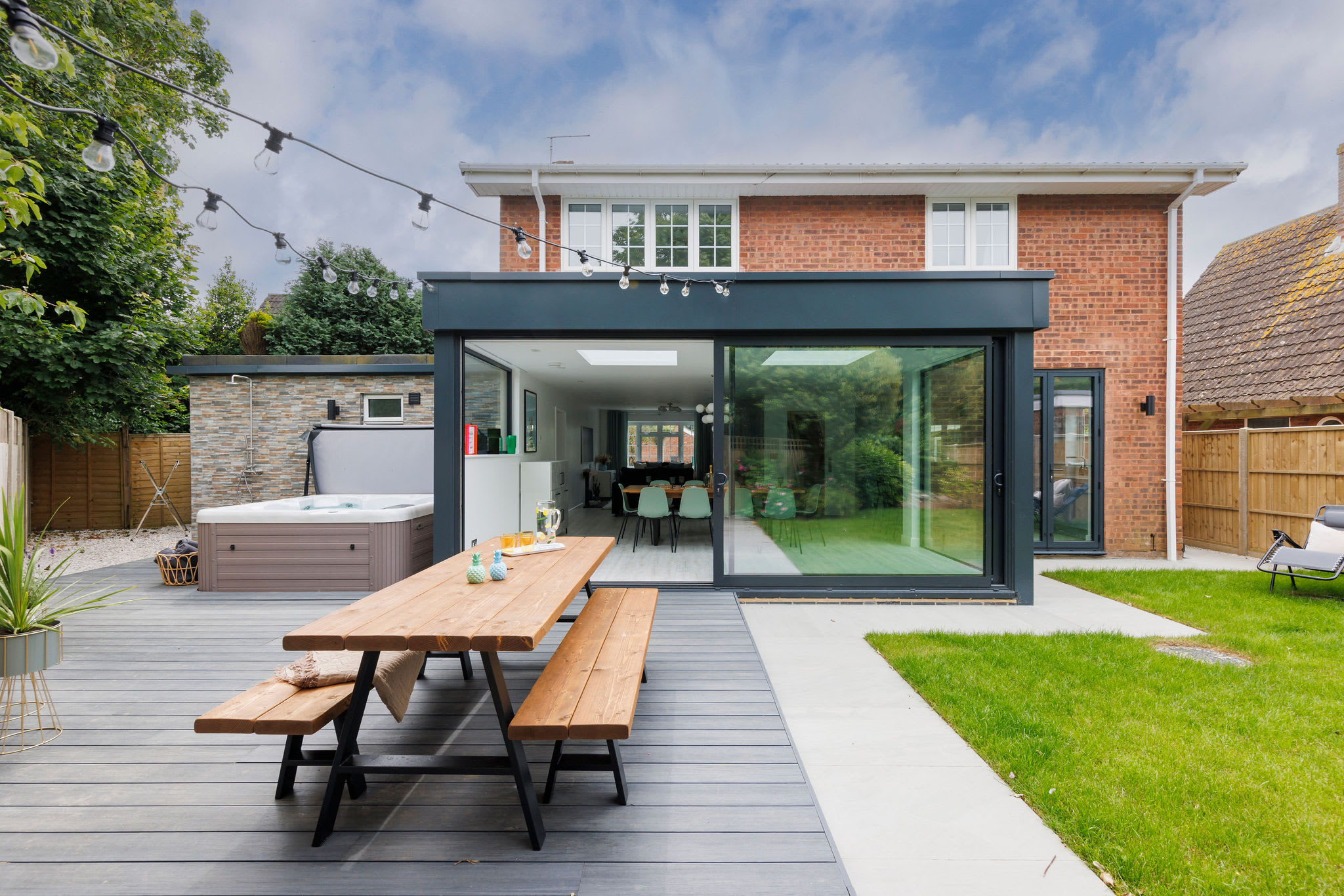 Coastal Retreat for 10 with Hot Tub