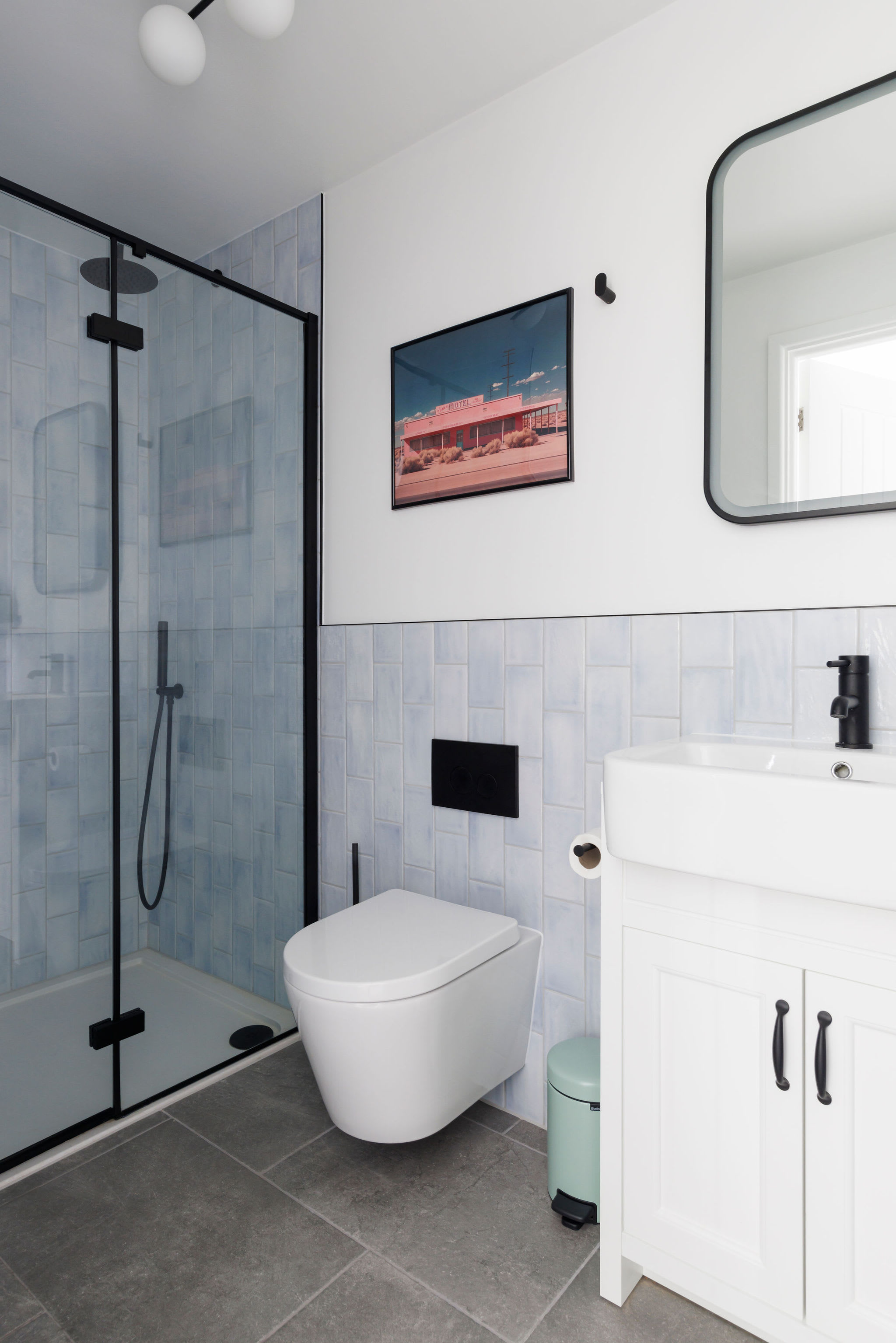 Contemporary master en suite with a glass shower and modern fixtures