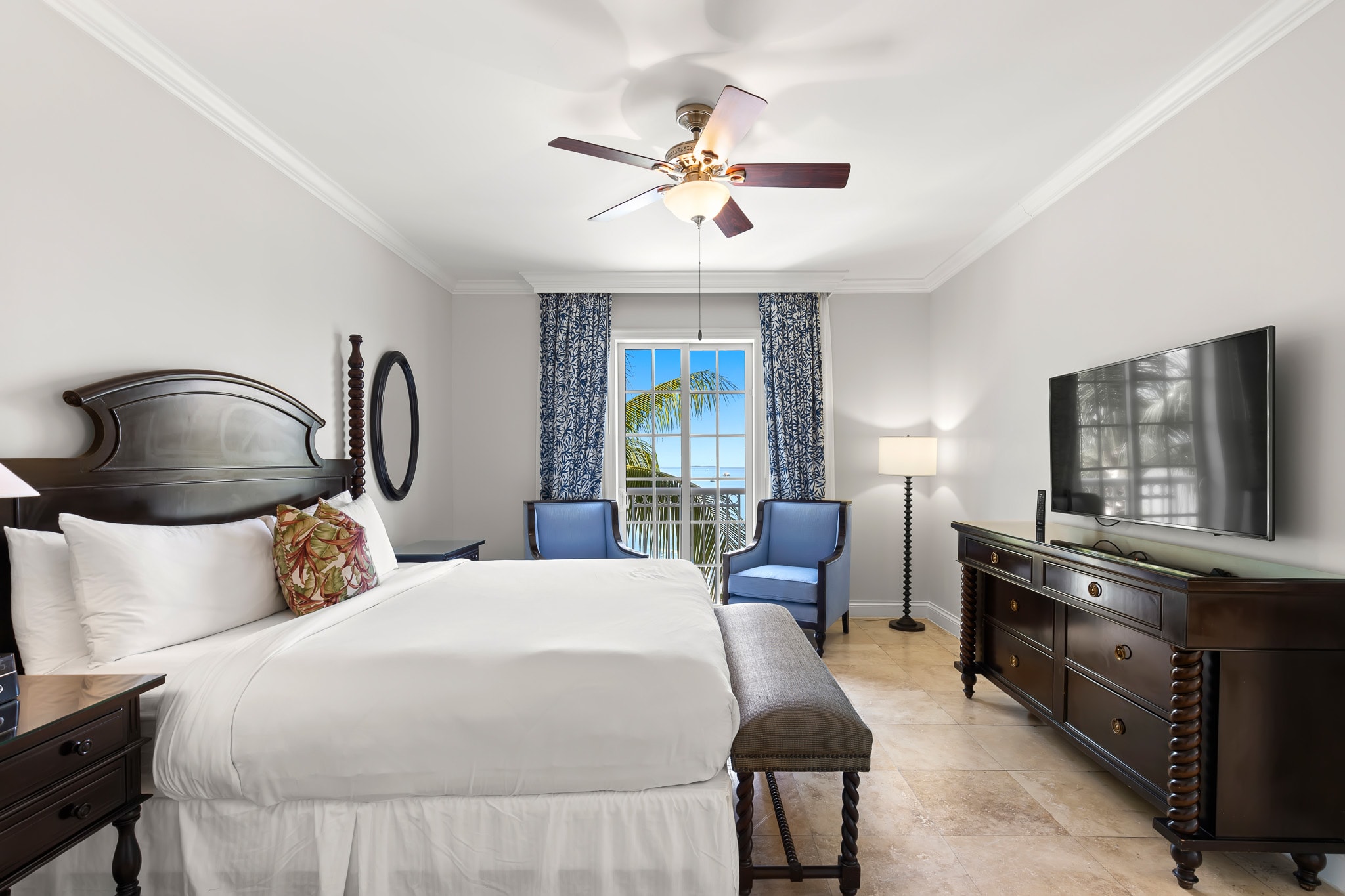 Ocean Front 1BR Suite with Rooftop Balcony