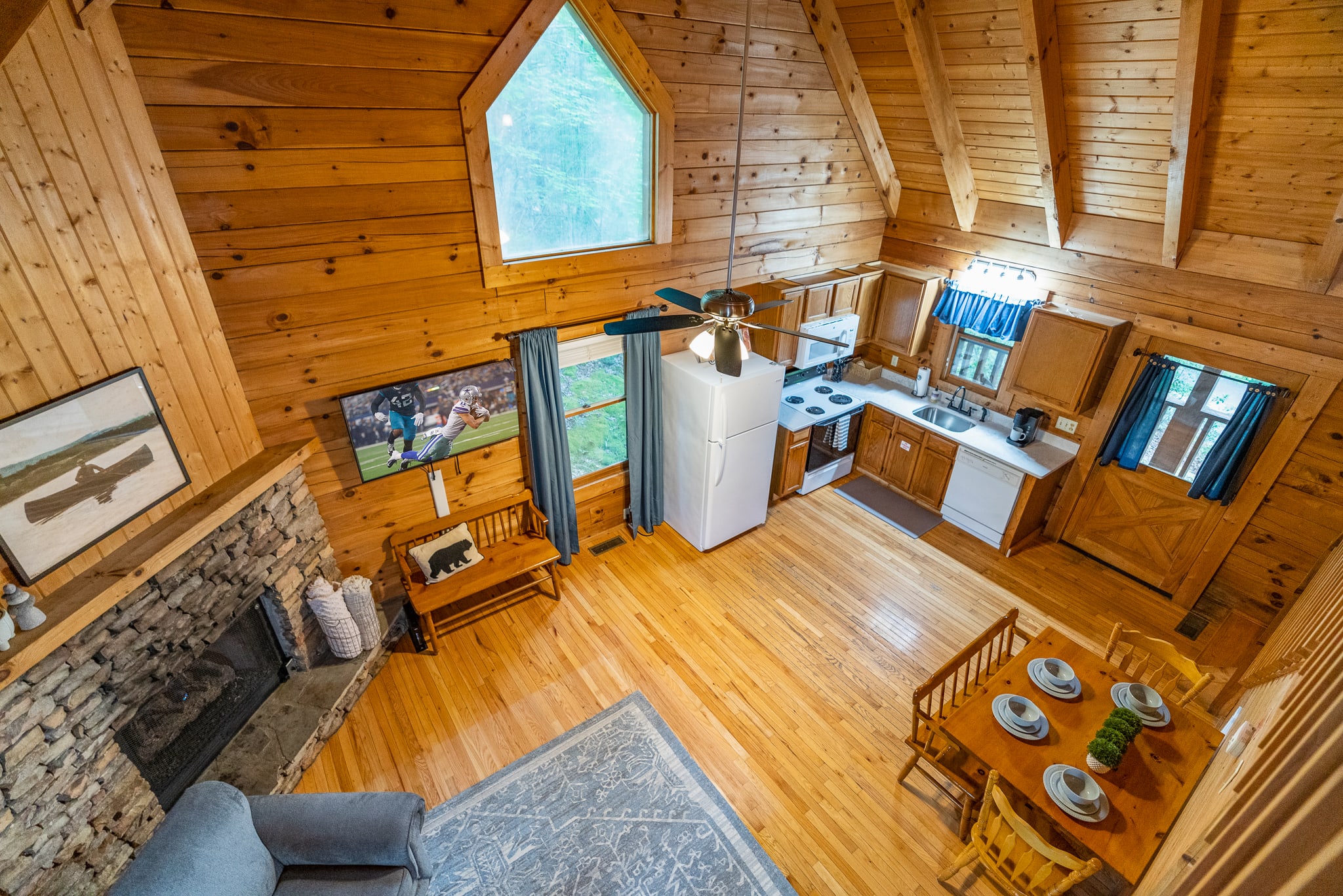 10 Mins from PF, Pool, HotTub, Fishing, Pool Table — Sevierville, TN — vacation rental