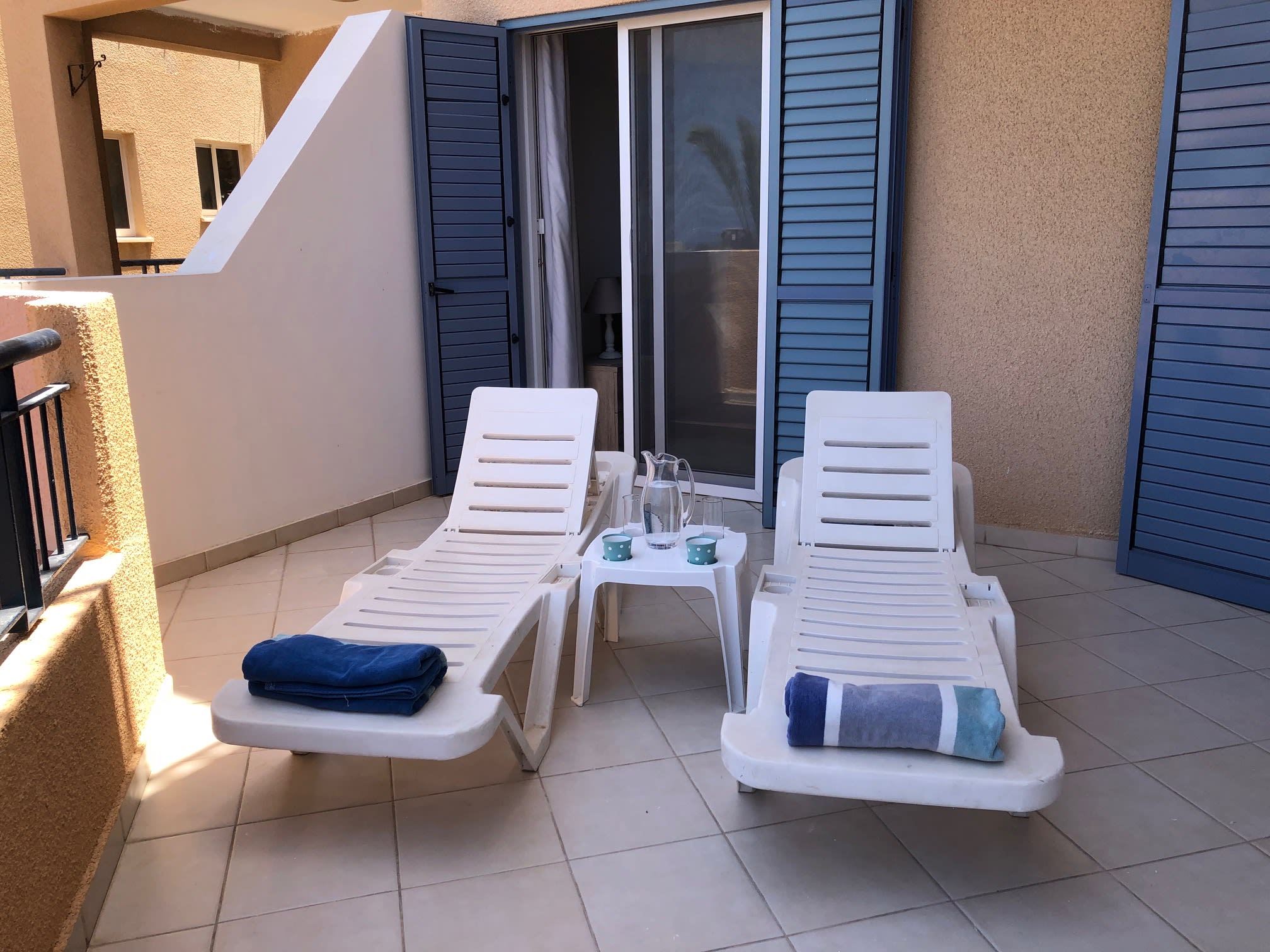King's Palace: Stylish 2BR Apart. with Fabulous Sea Views