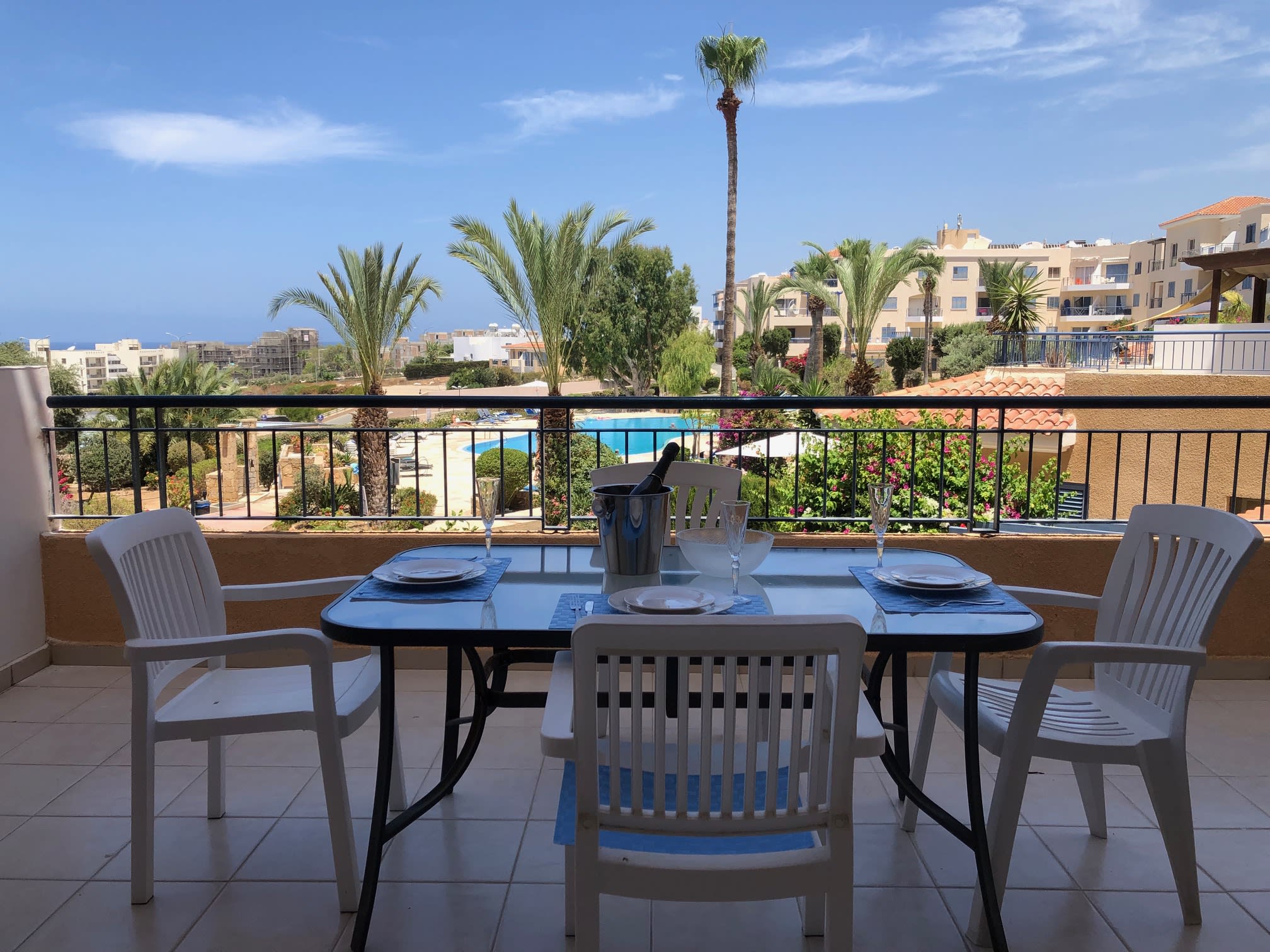 King's Palace: Stylish 2BR Apart. with Fabulous Sea Views