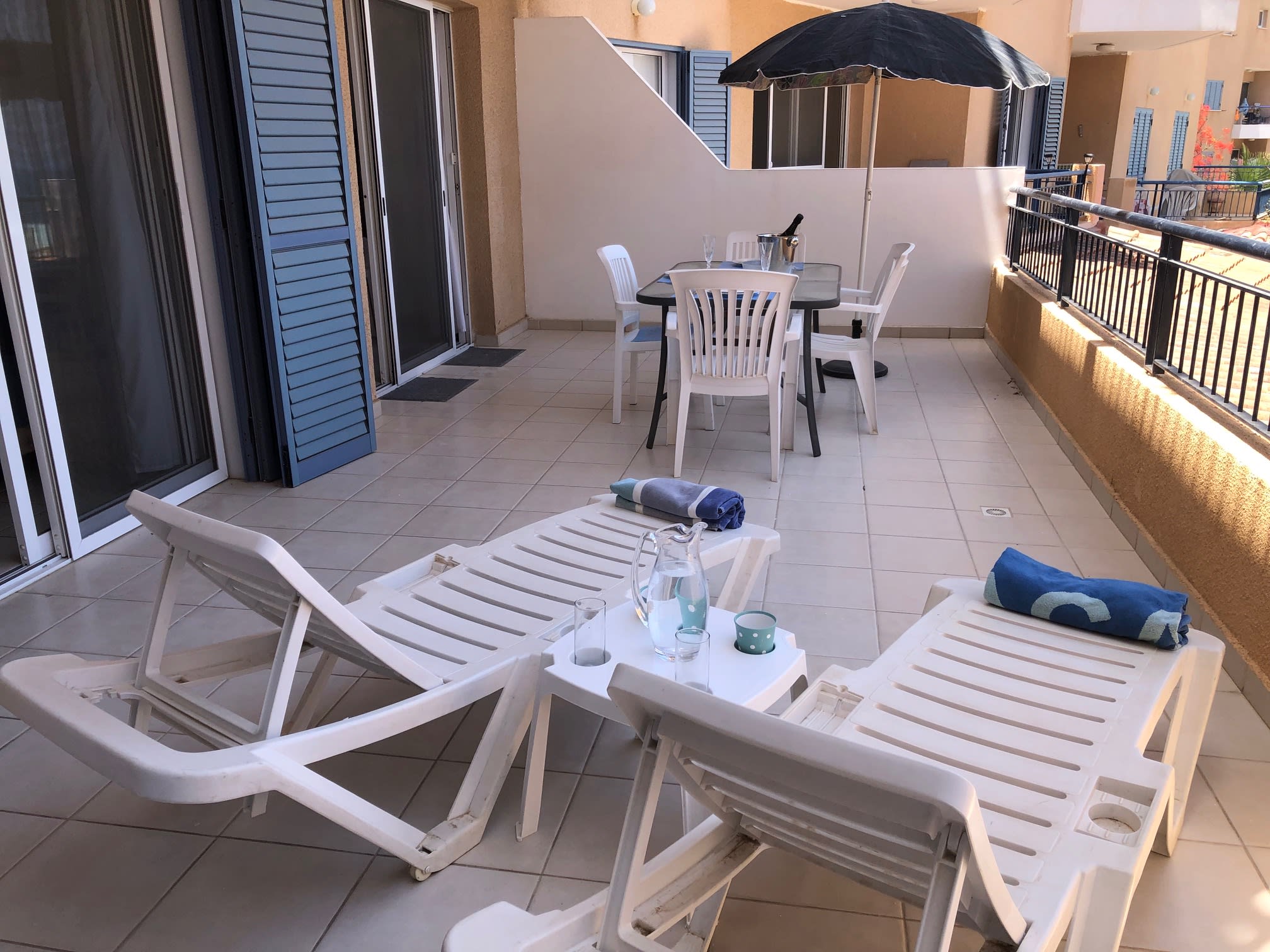 King's Palace: Stylish 2BR Apart. with Fabulous Sea Views