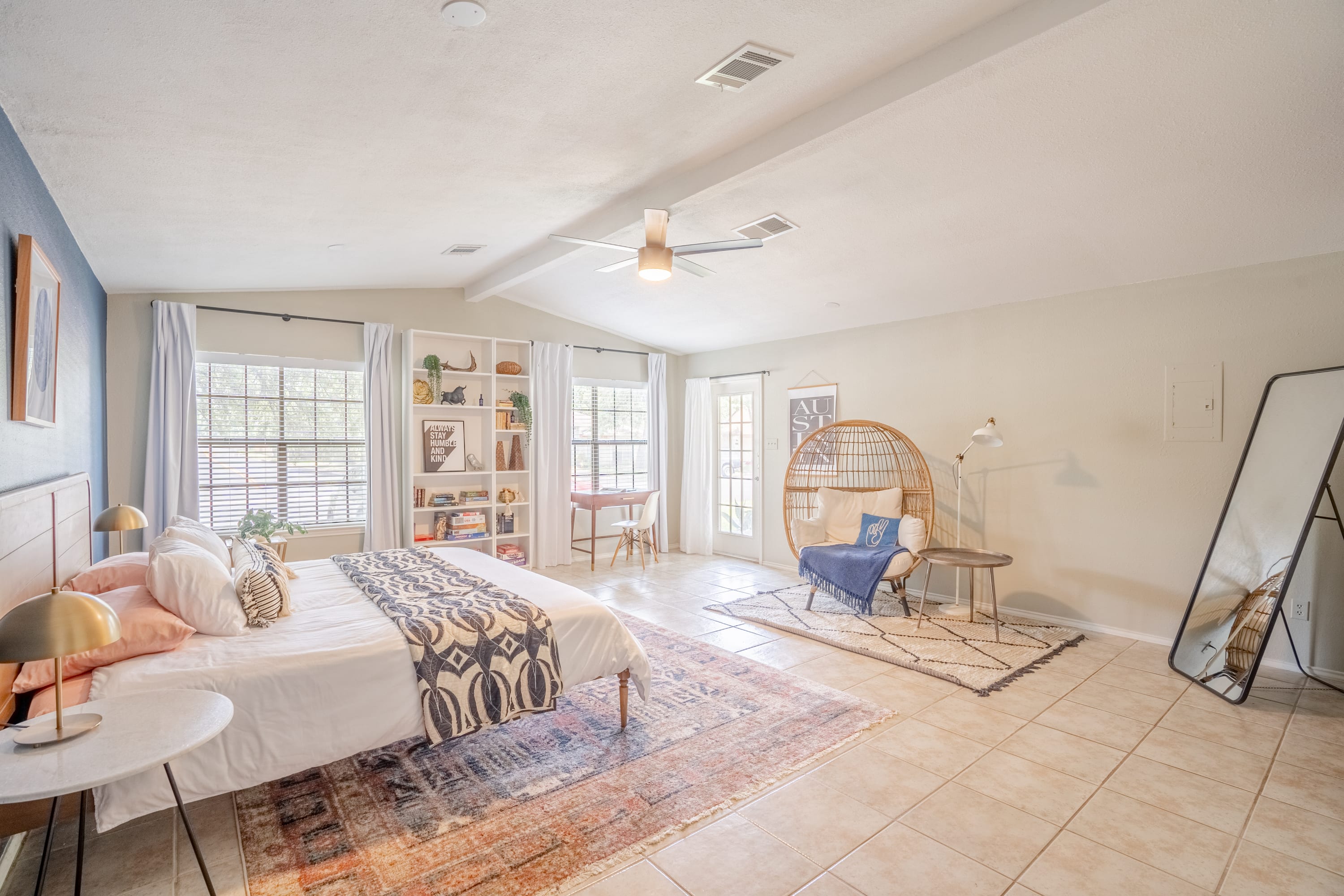 King Beds, Free Parking, 4 br | Copano