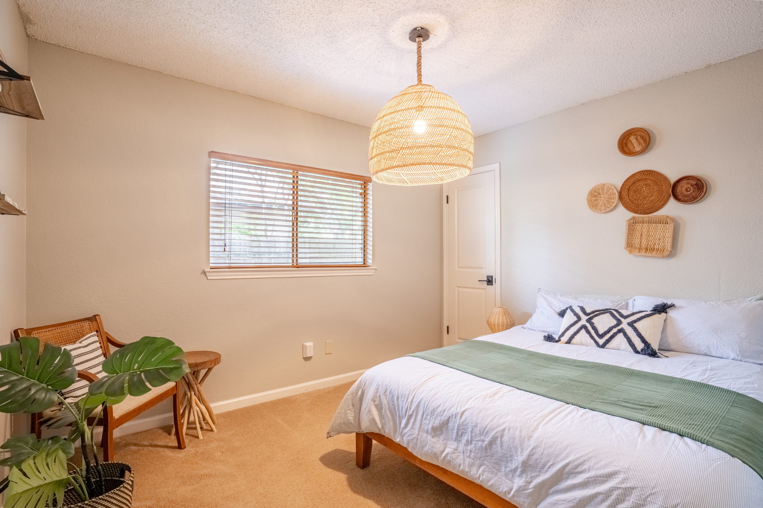 King Beds, Free Parking, 4 br | Copano