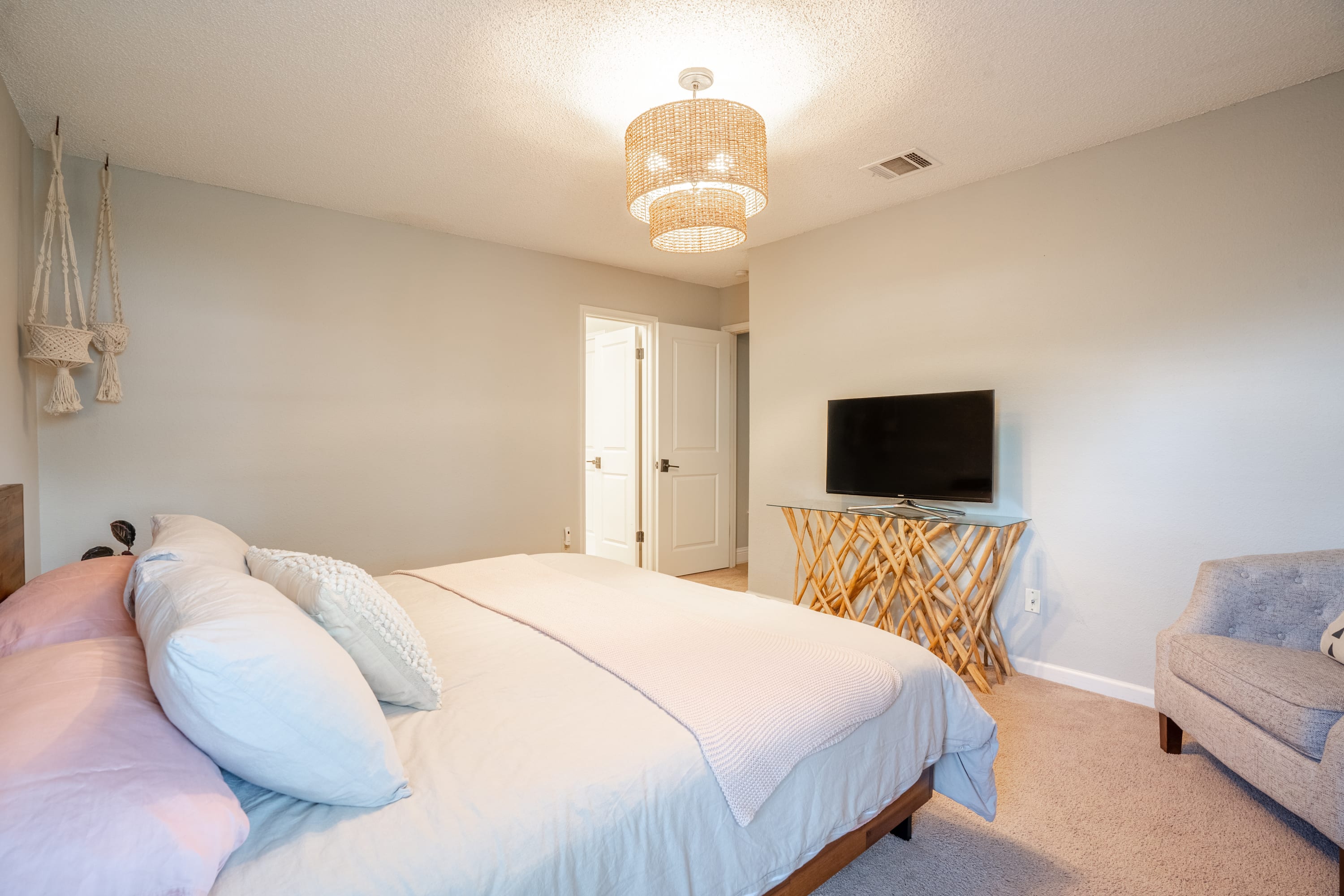 King Beds, Free Parking, 4 br | Copano